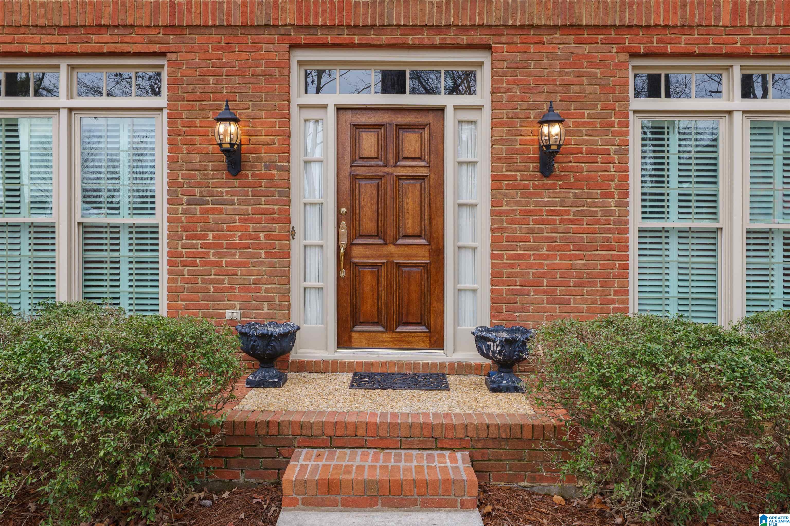 1139 LAKE FOREST CIRCLE