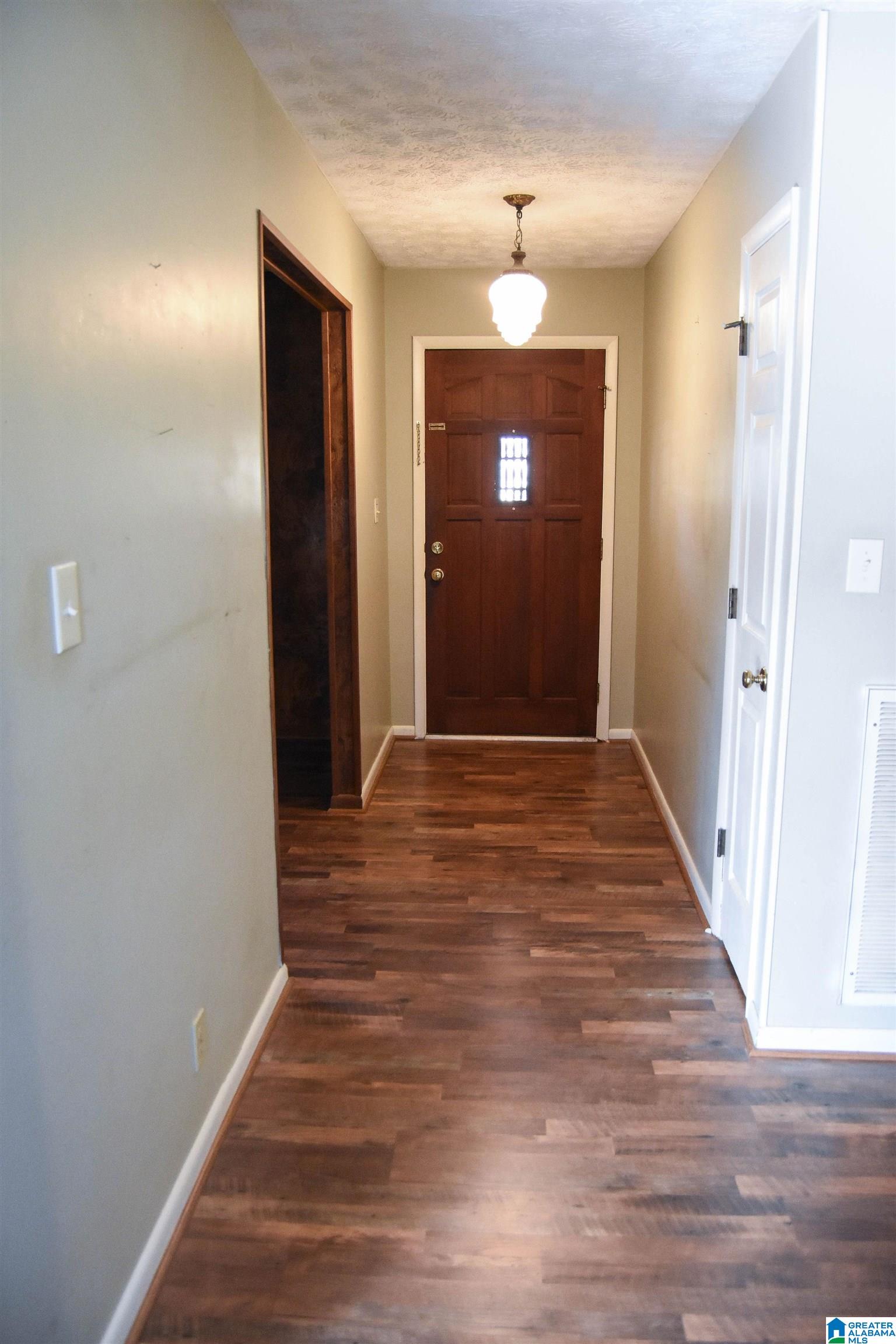 1809 ROBINHOOD DRIVE