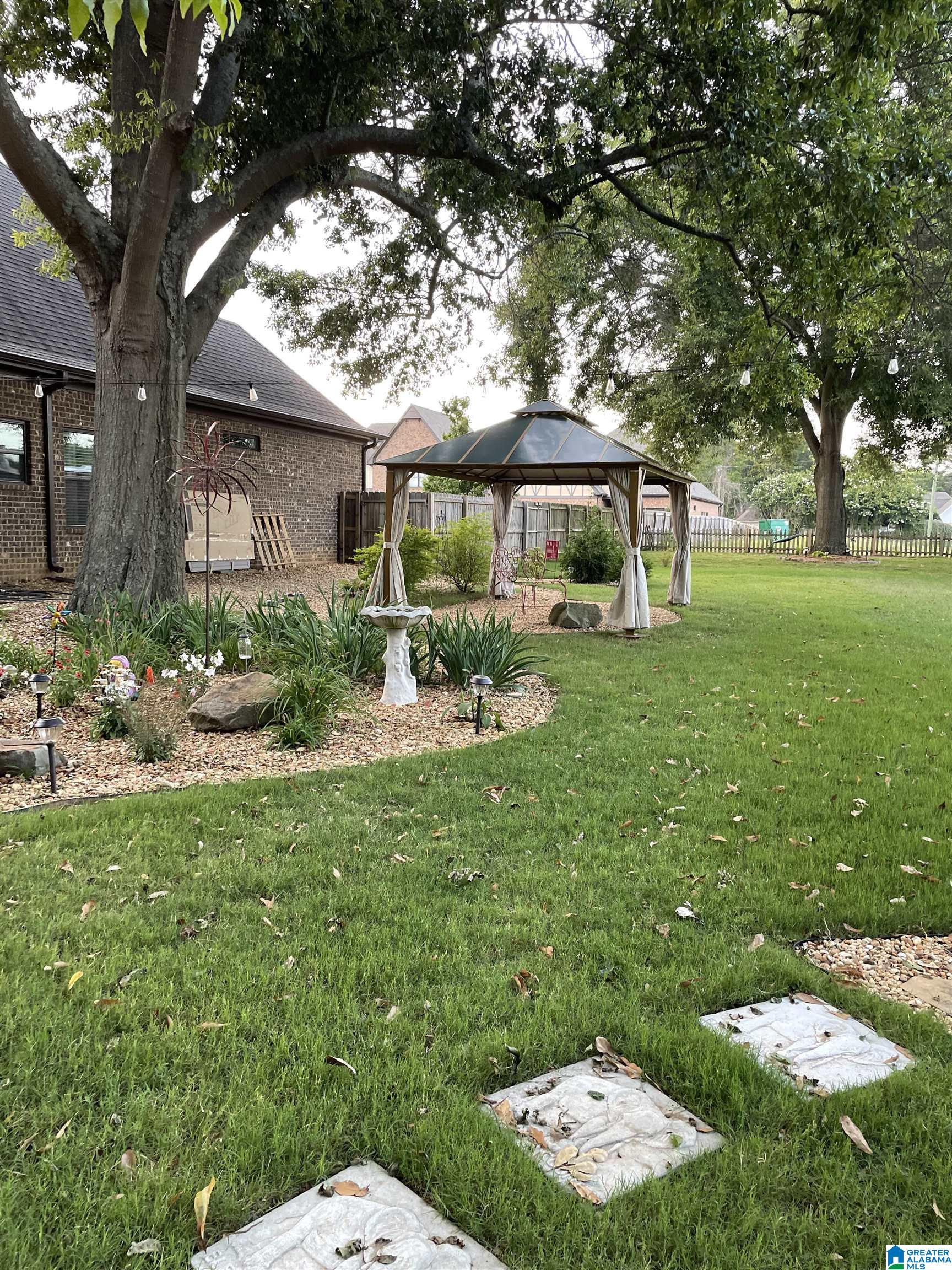 200 ENGLISH VILLAGE CIRCLE