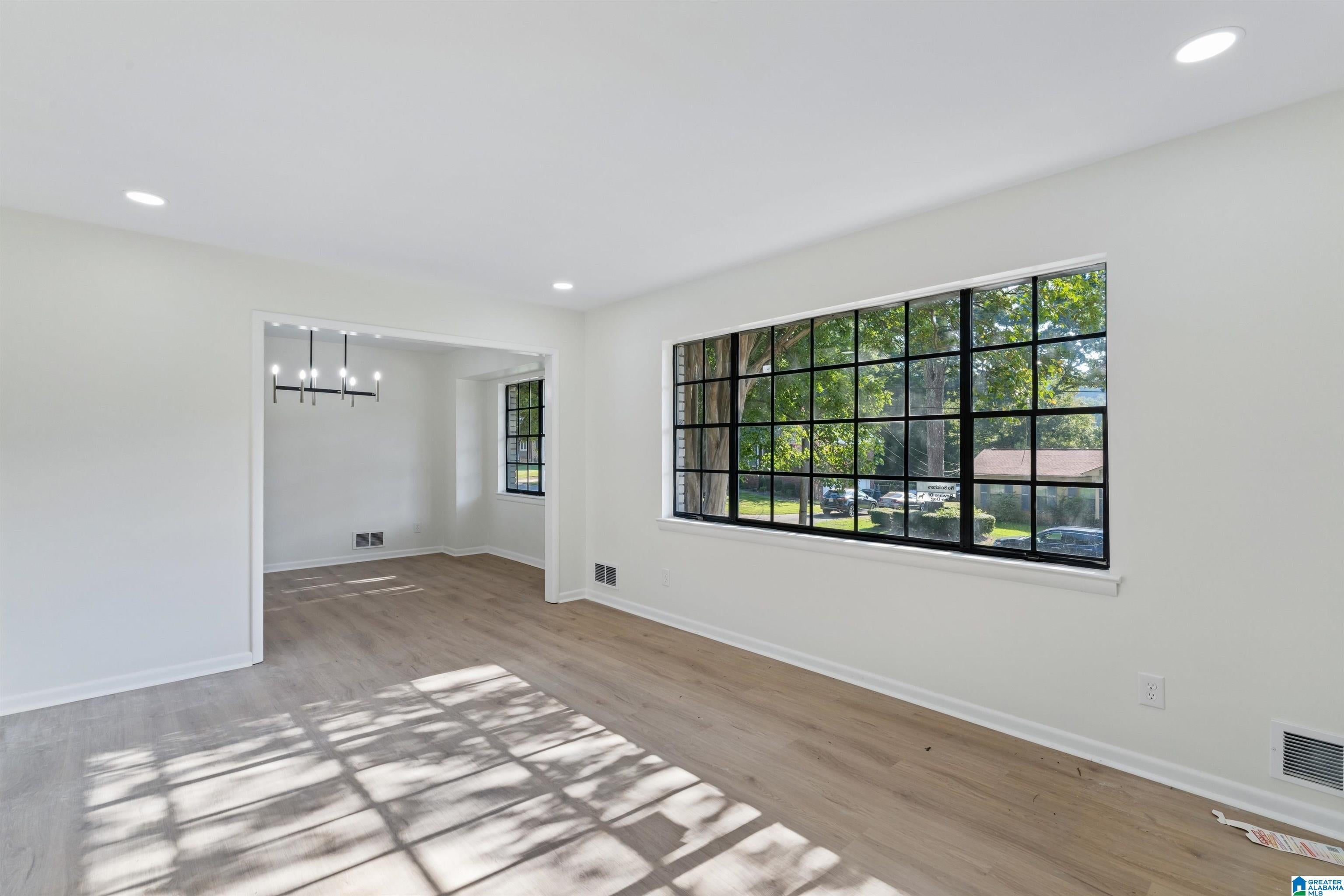 828 JEFFERY LANE