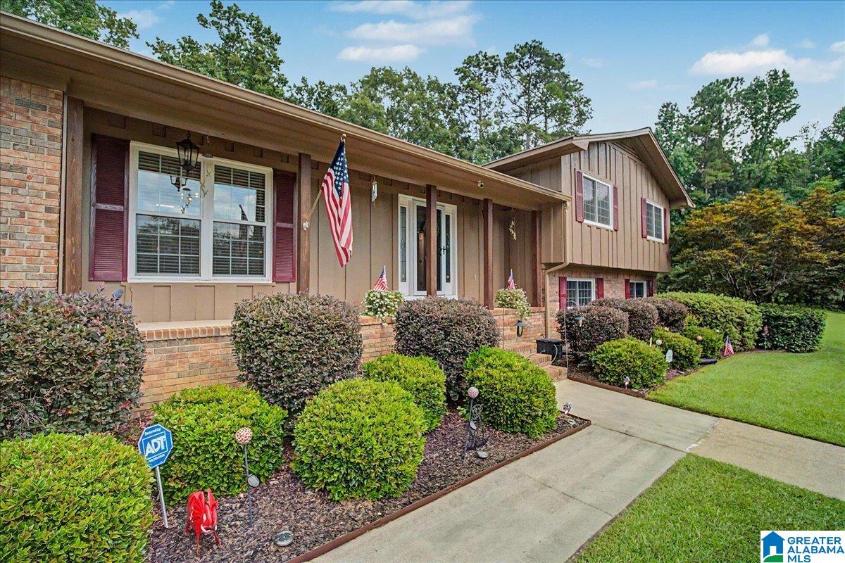 7 MEADOWVIEW CIRCLE