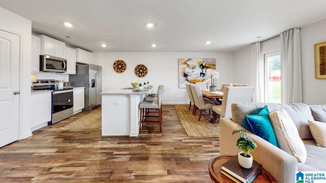 1128 WAVERLEY LANE SOUTHWEST