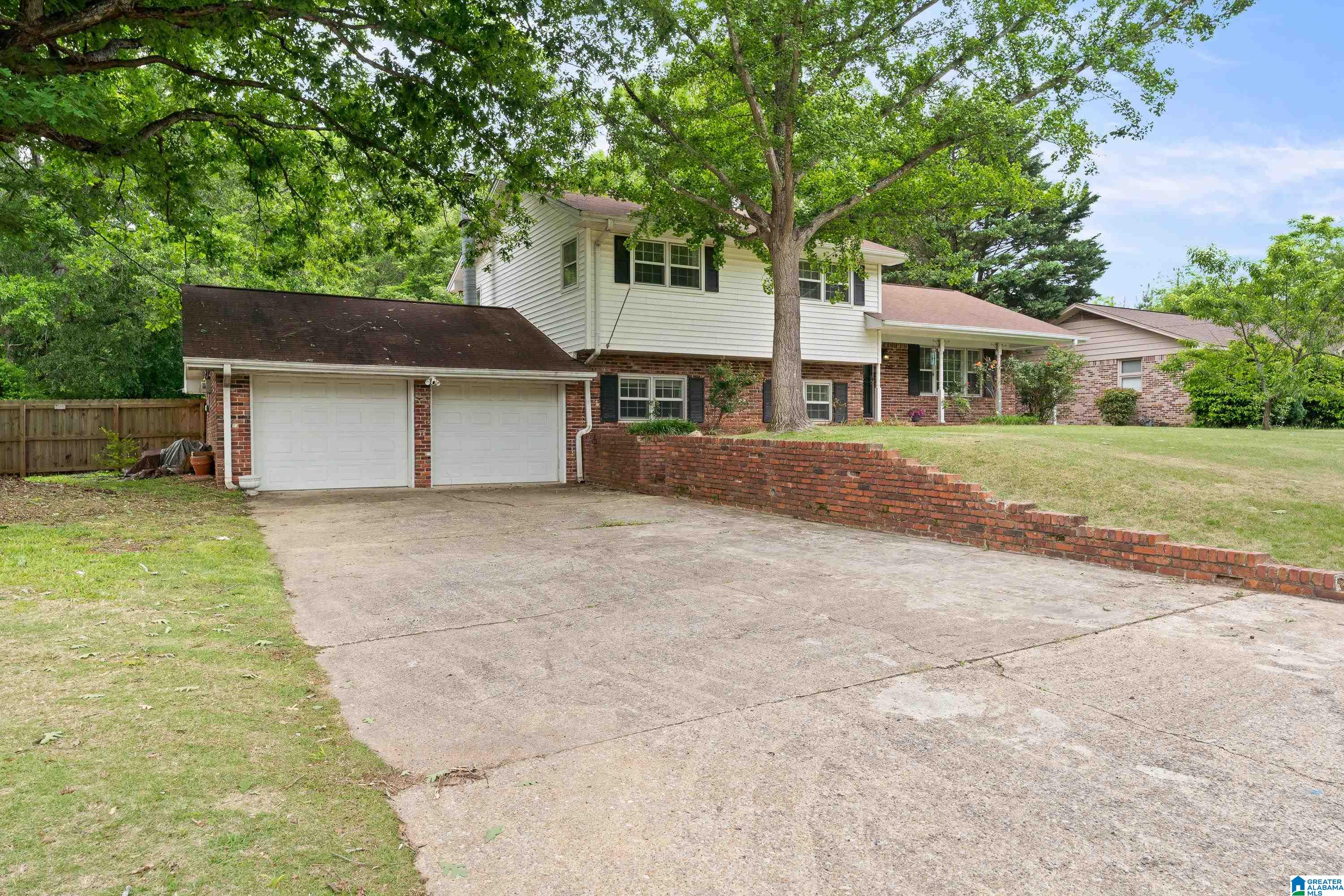 641 SHADYWOOD DRIVE