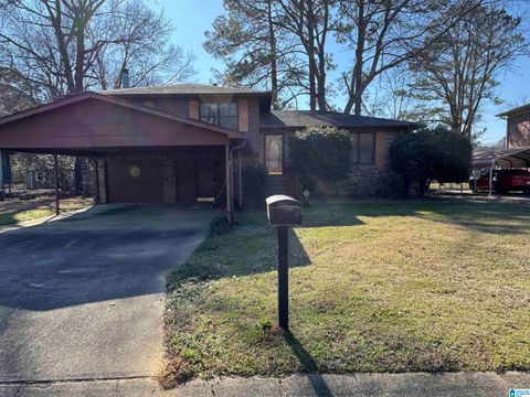 135 MERRIMONT DRIVE HUEYTOWN AL 35023