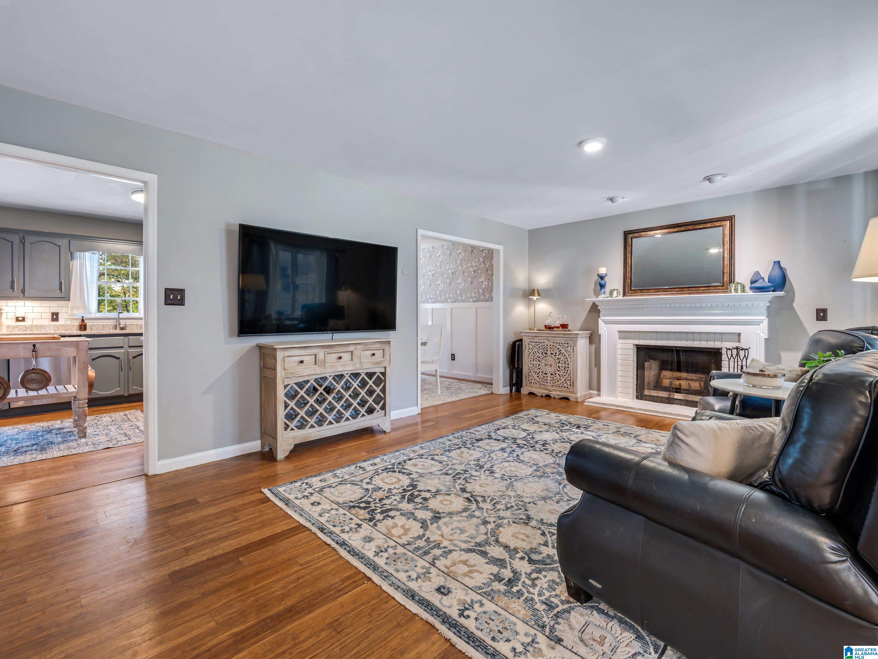 2209 WILLIAMSBURG DRIVE