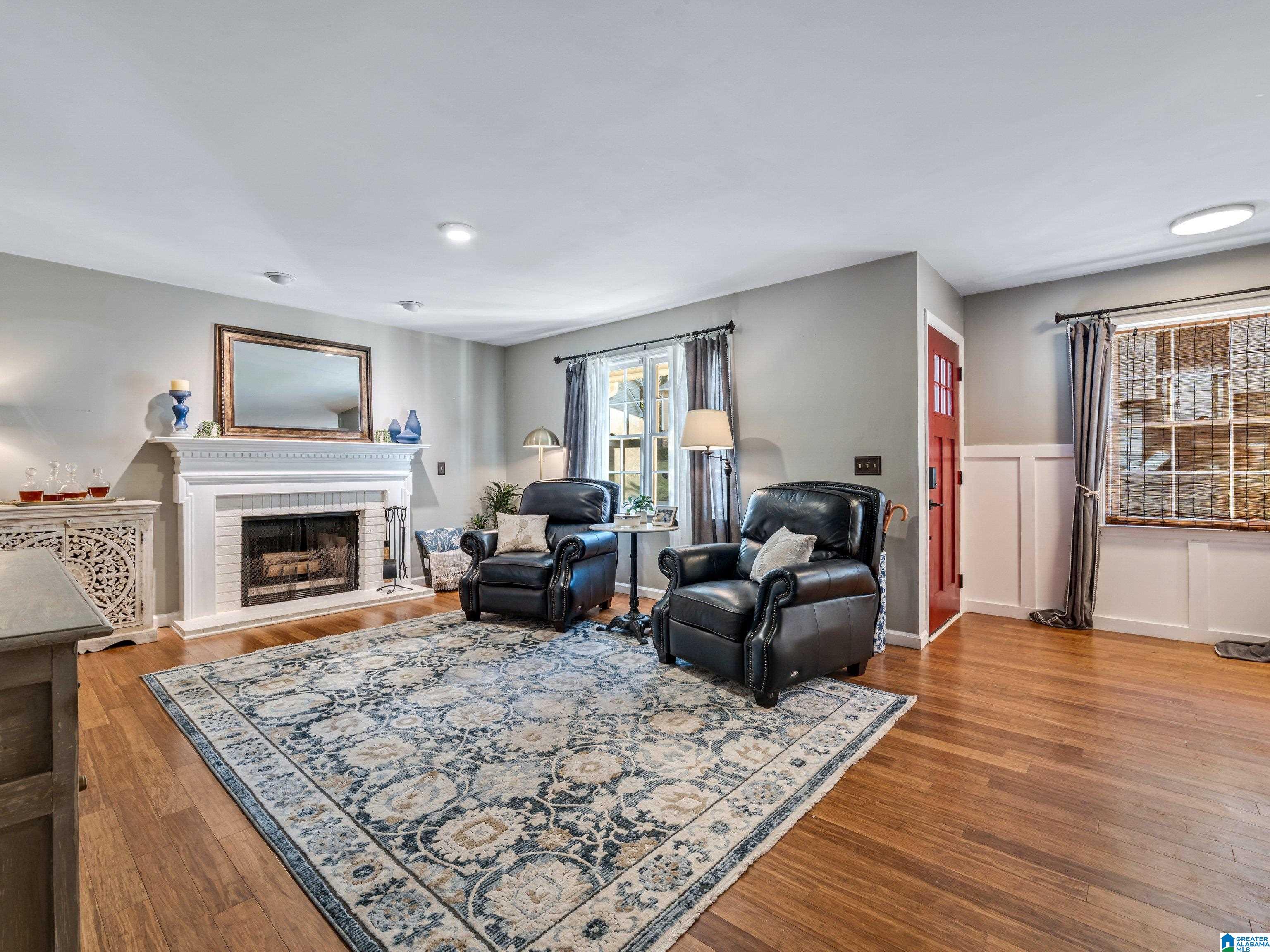 2209 WILLIAMSBURG DRIVE