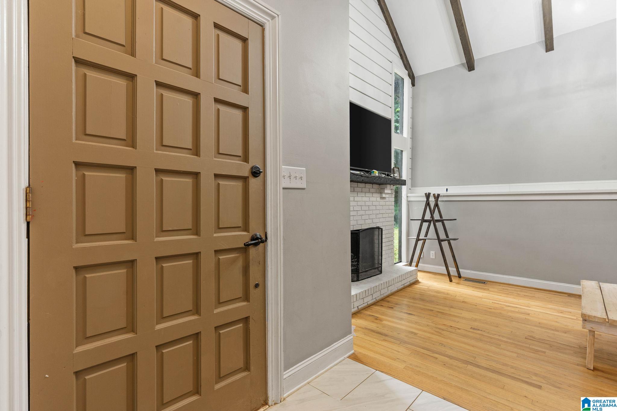 5577 SURREY LANE