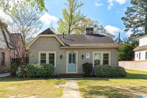 Photo of 1507 Valley Place, HOMEWOOD, AL 35209 (MLS # 21448055)