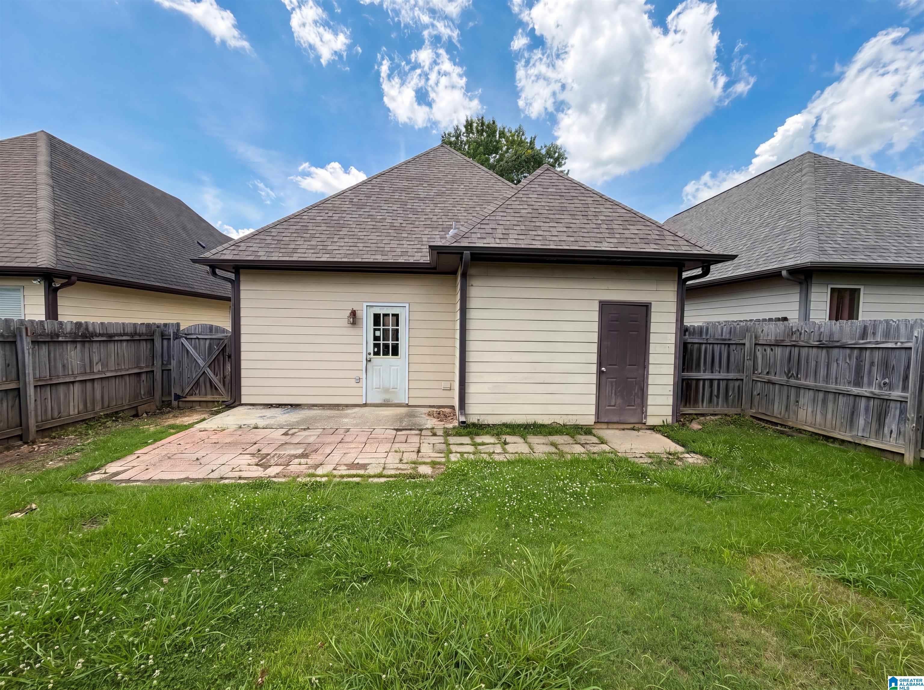 1124 WASHINGTON DRIVE