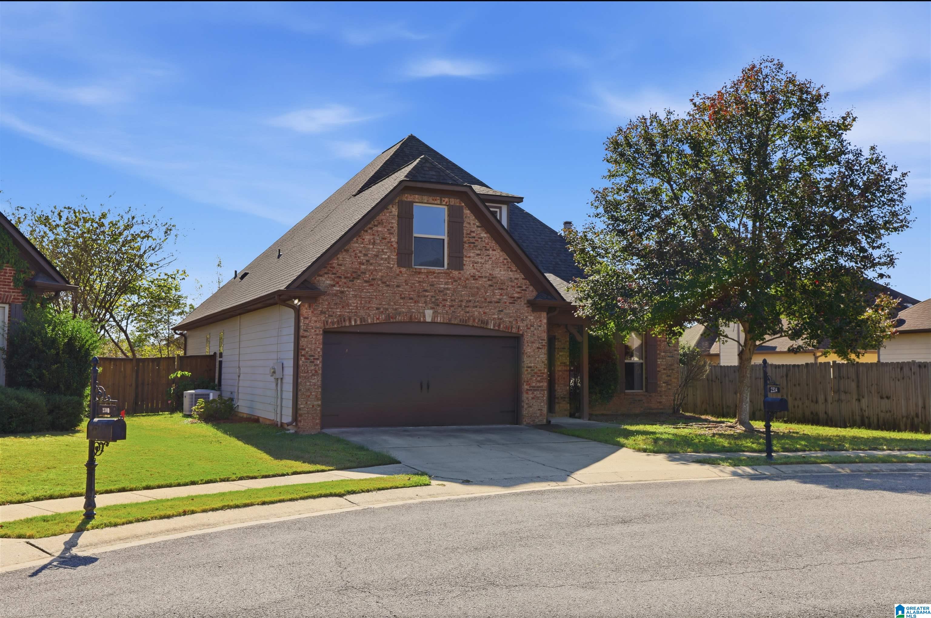 2304 DUNBAR CIRCLE