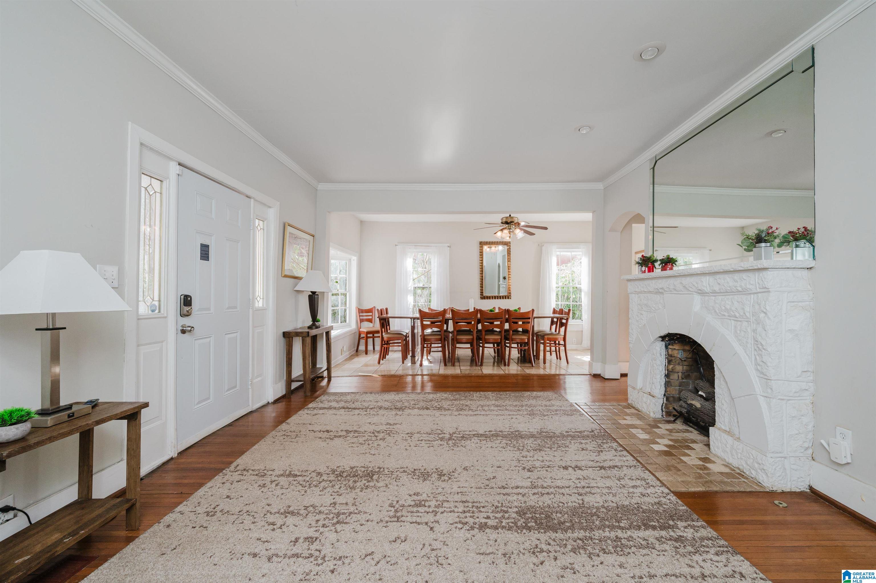 2414 ARLINGTON CRESCENT