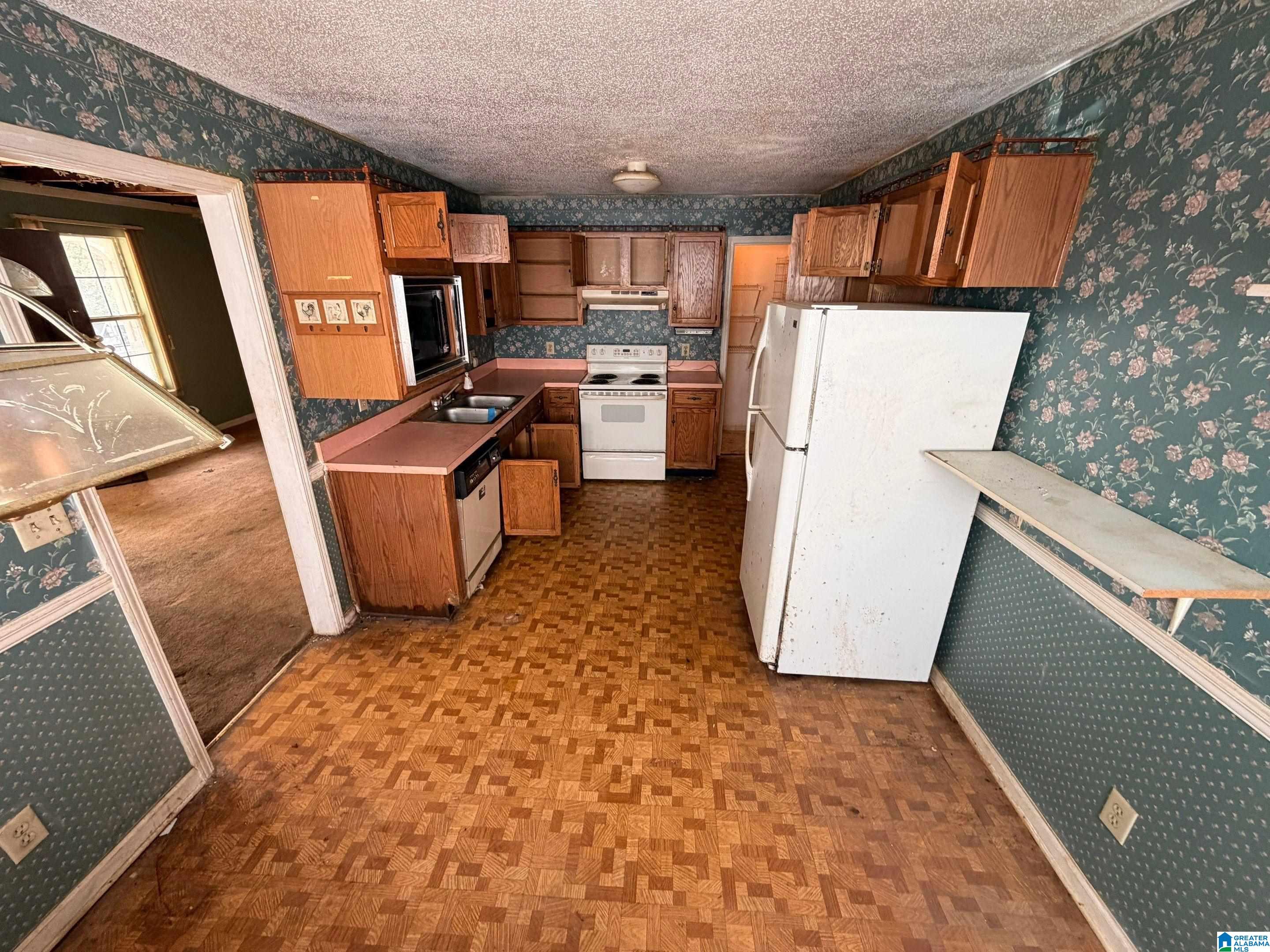 9656 WILLIAMSBURG DRIVE