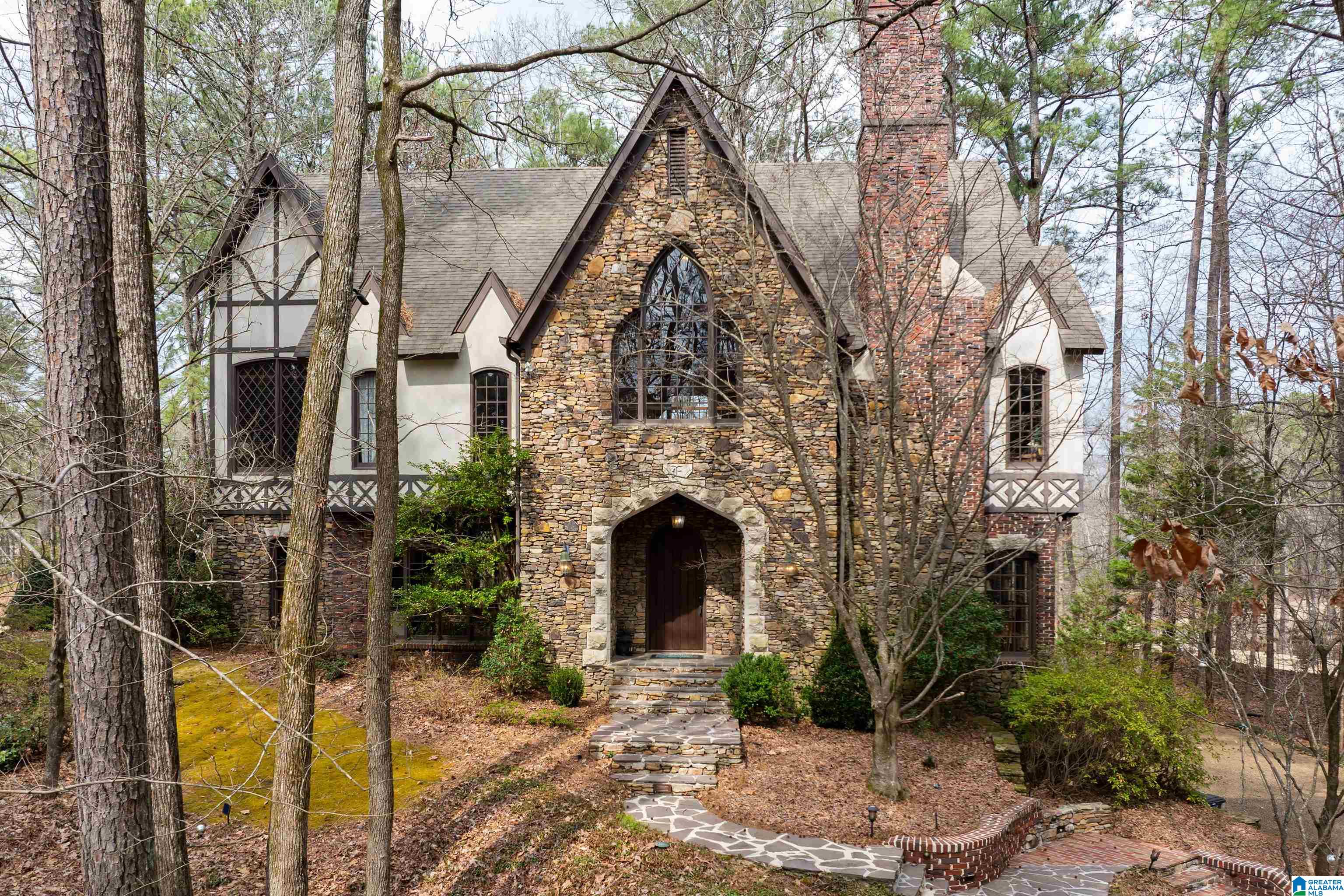 1075 COUNTRY CLUB CIRCLE