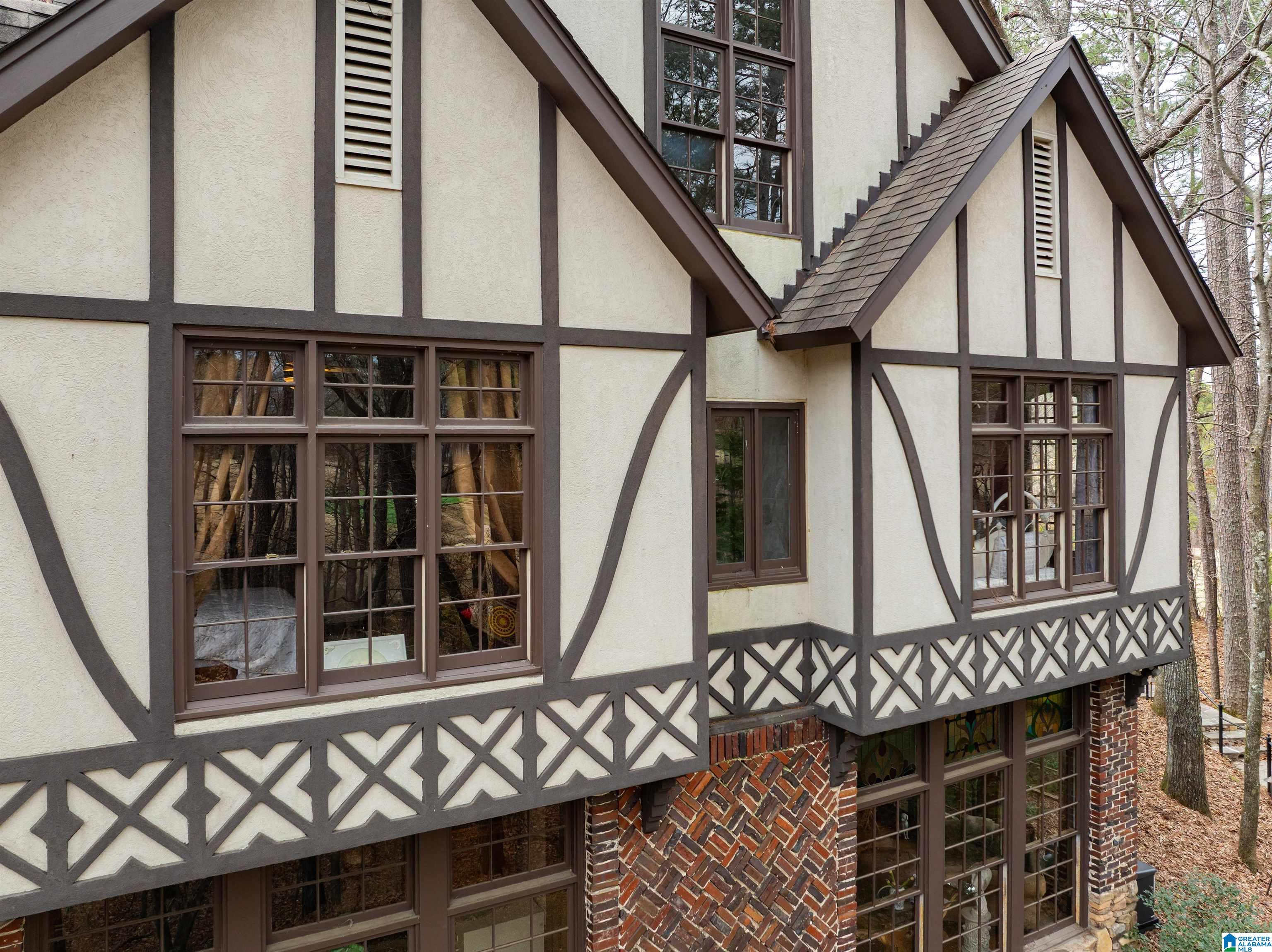 1075 COUNTRY CLUB CIRCLE