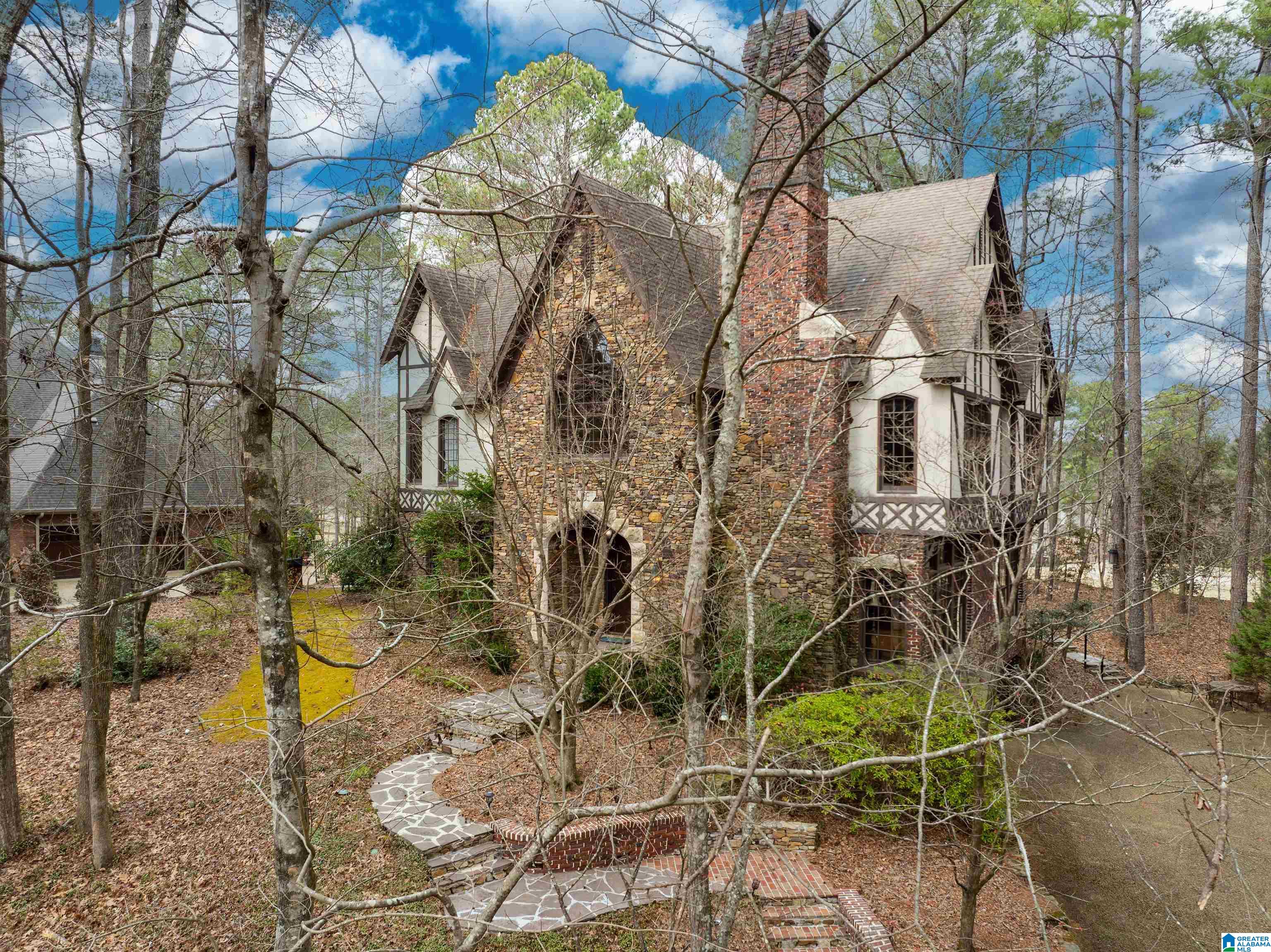 1075 COUNTRY CLUB CIRCLE