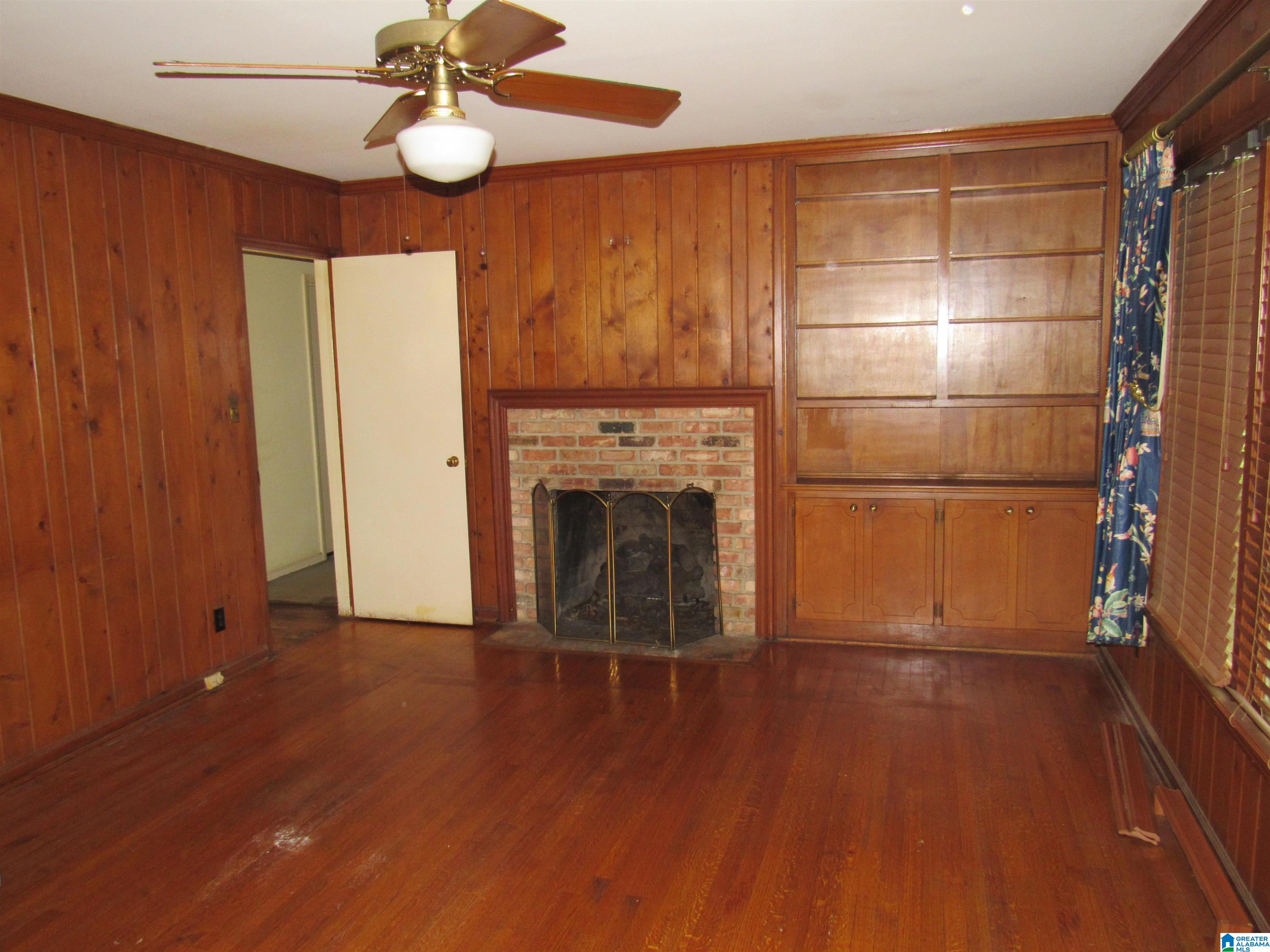 4040 ROYAL OAK COURT