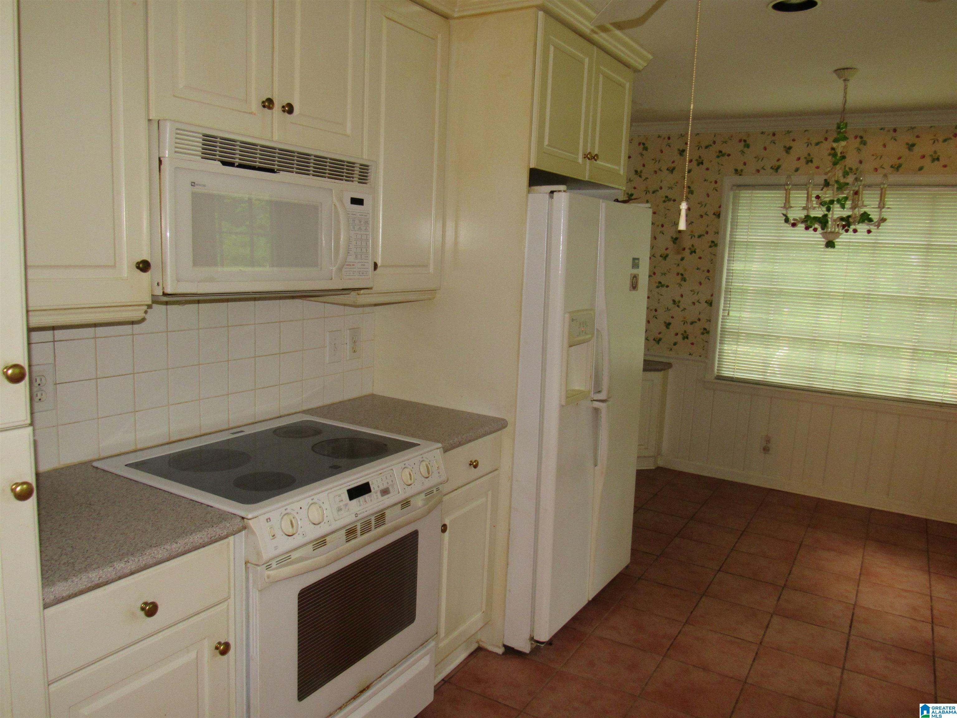 4040 ROYAL OAK COURT
