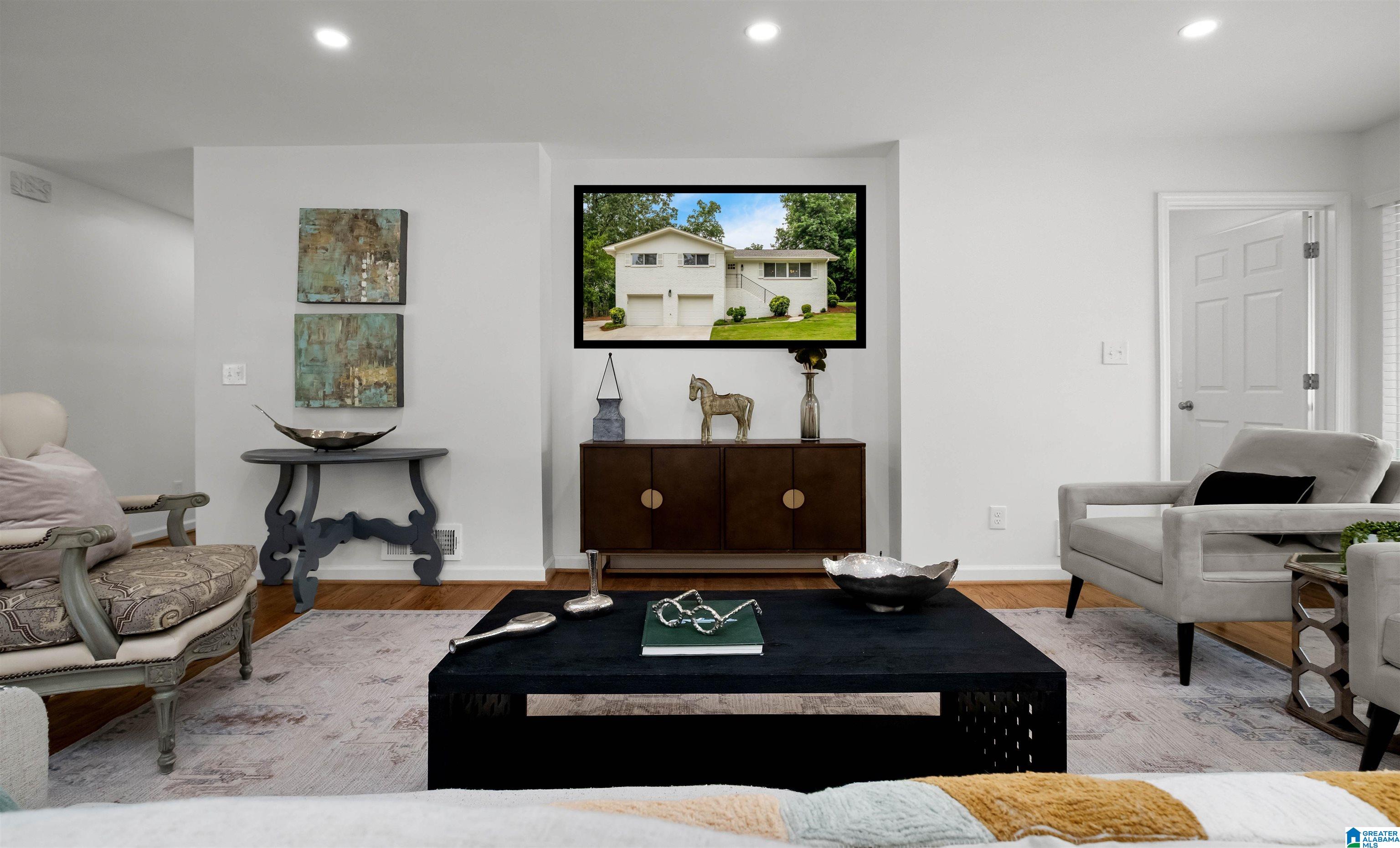 2512 GLENDMERE PLACE