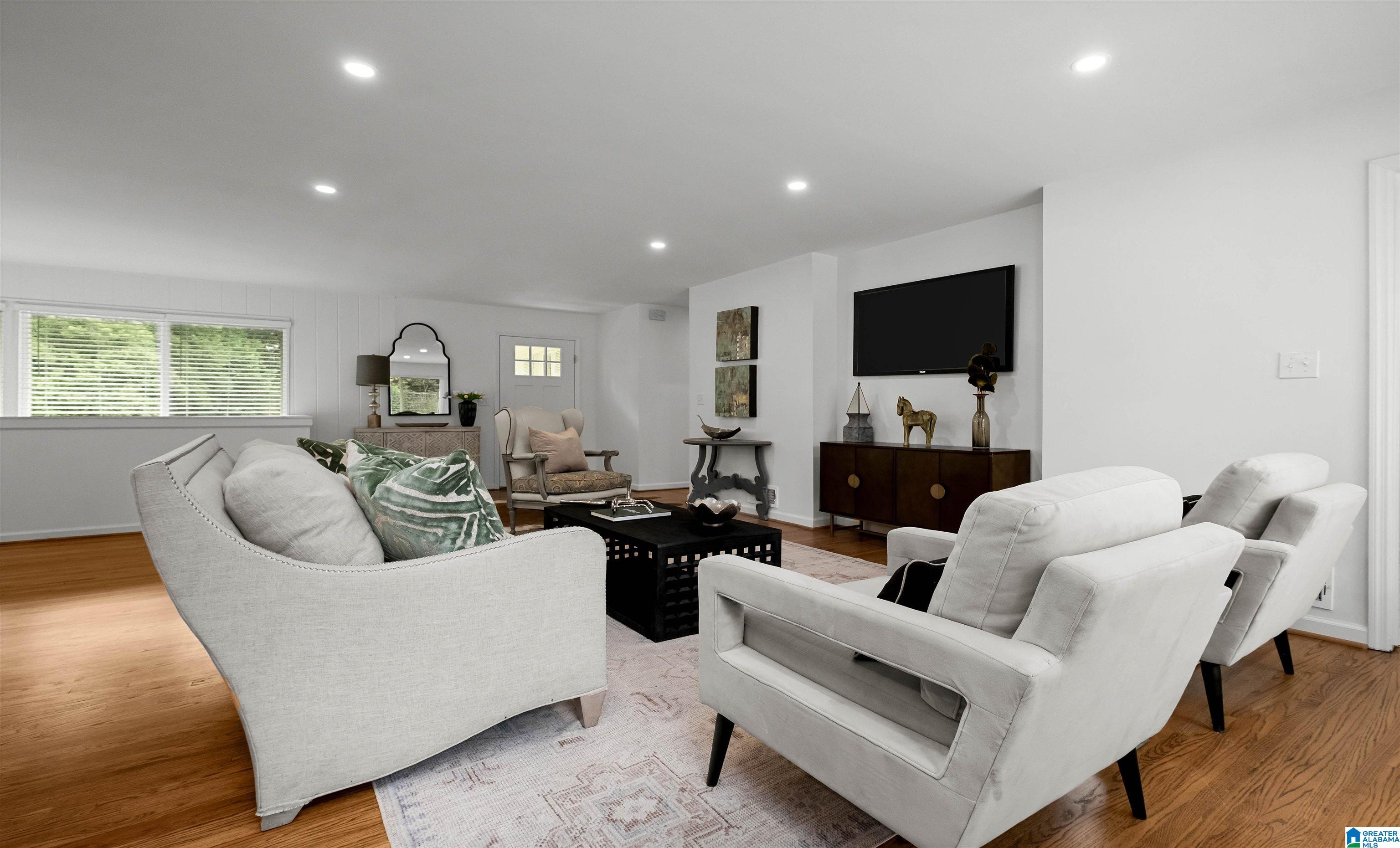 2512 GLENDMERE PLACE
