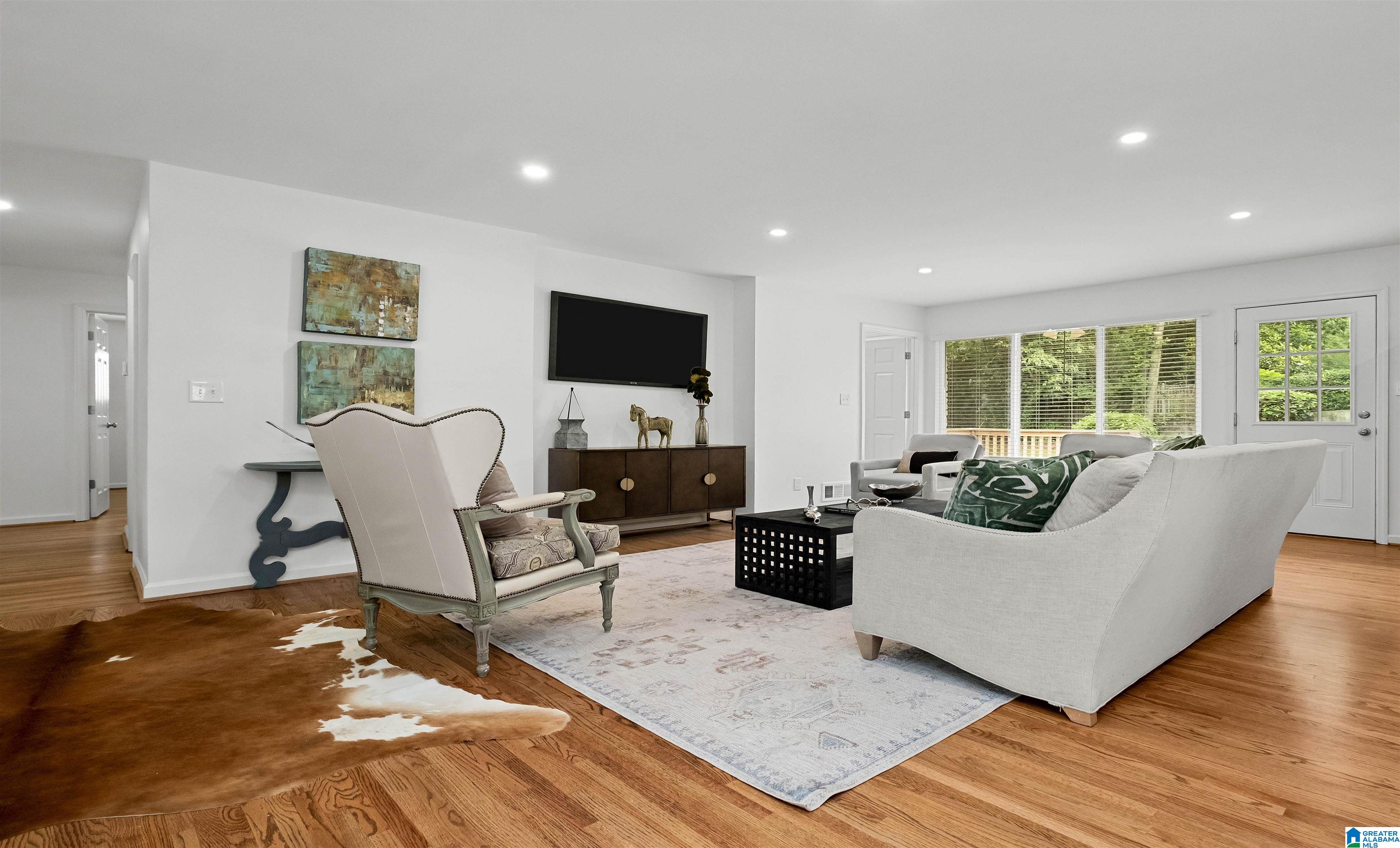 2512 GLENDMERE PLACE