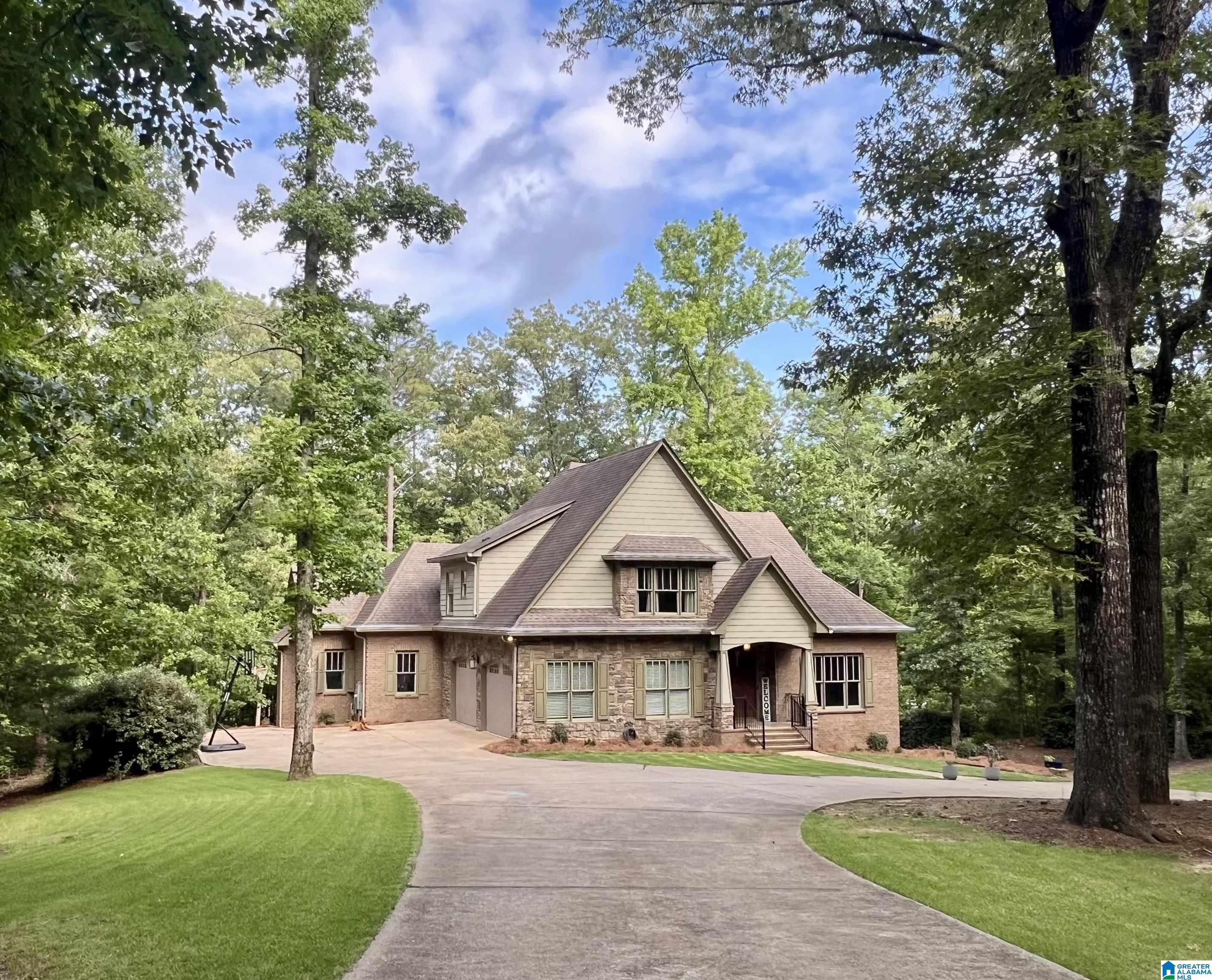 101 N LAKE DRIVE