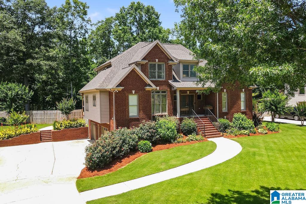 212 WOODRIDGE DRIVE