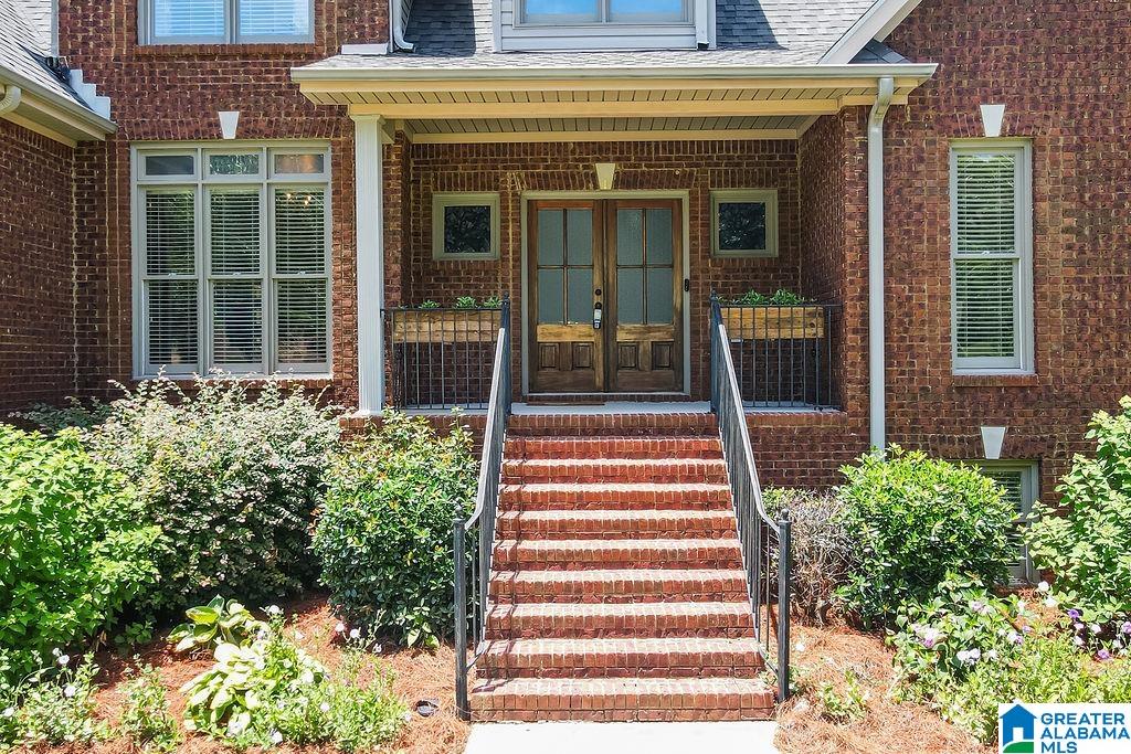 212 WOODRIDGE DRIVE