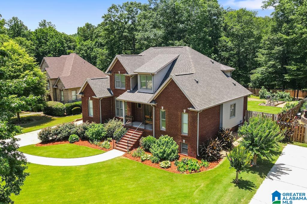 212 WOODRIDGE DRIVE