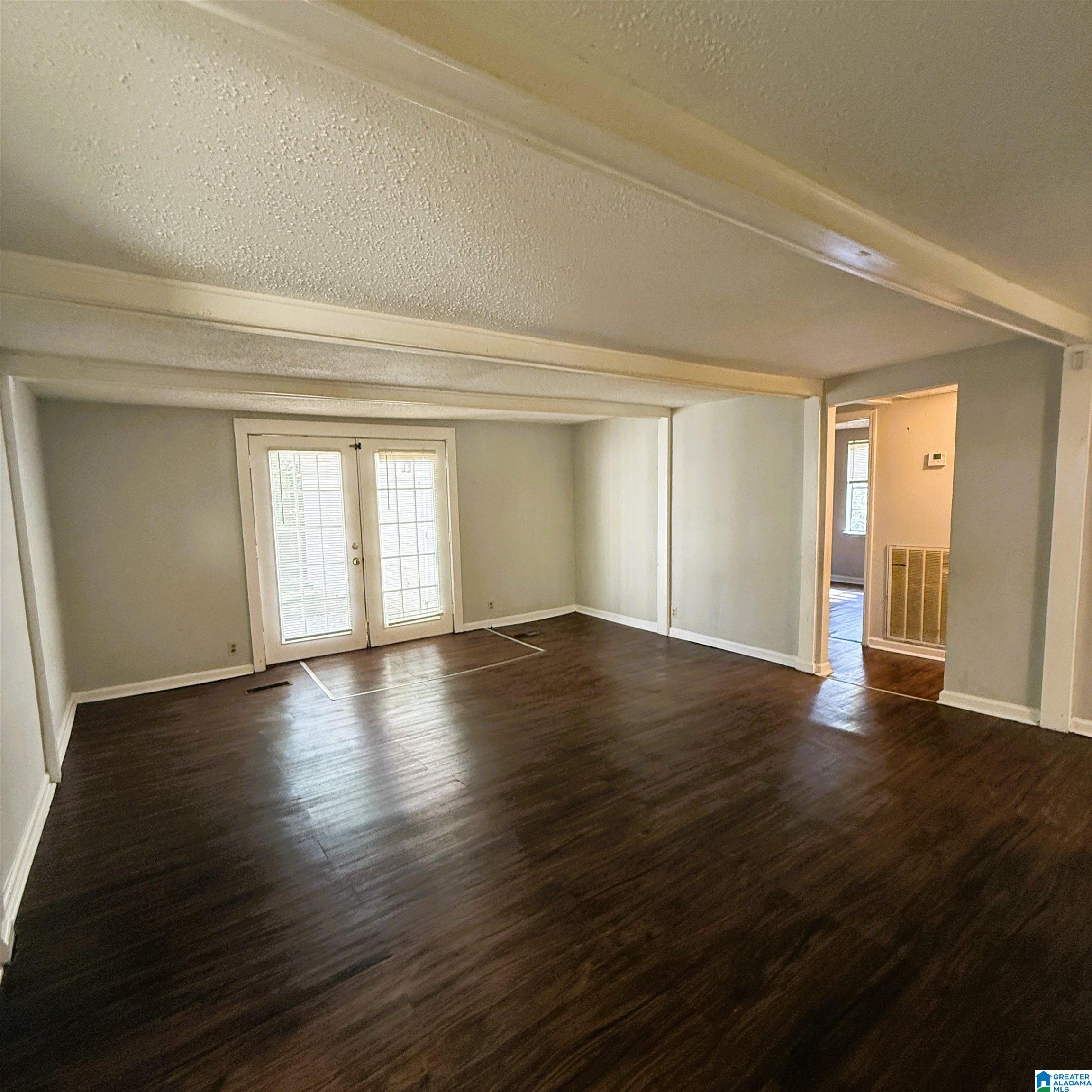 3220 POPLAR LANE