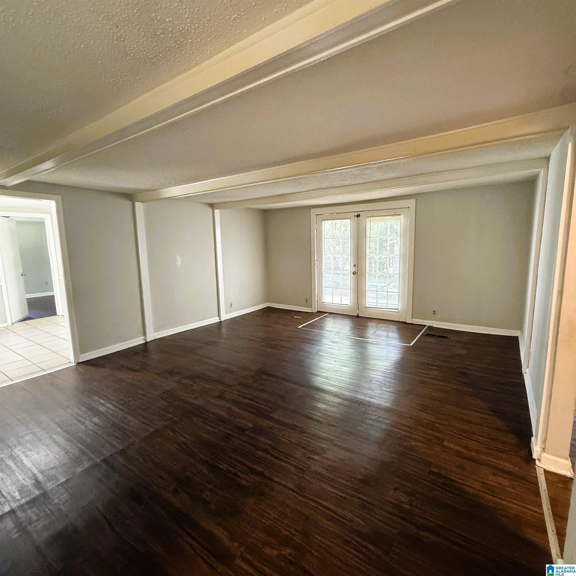 3220 POPLAR LANE