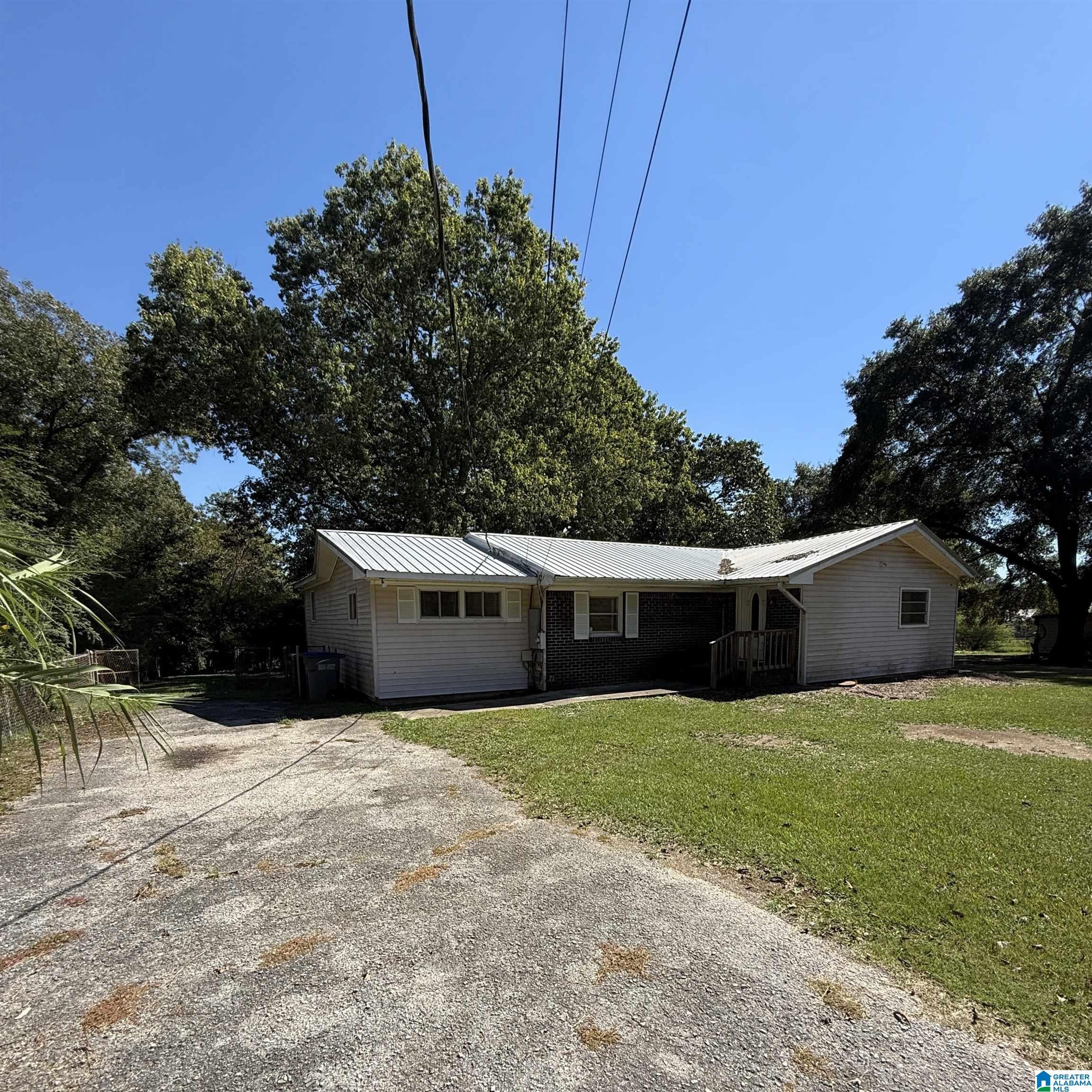 3220 POPLAR LANE