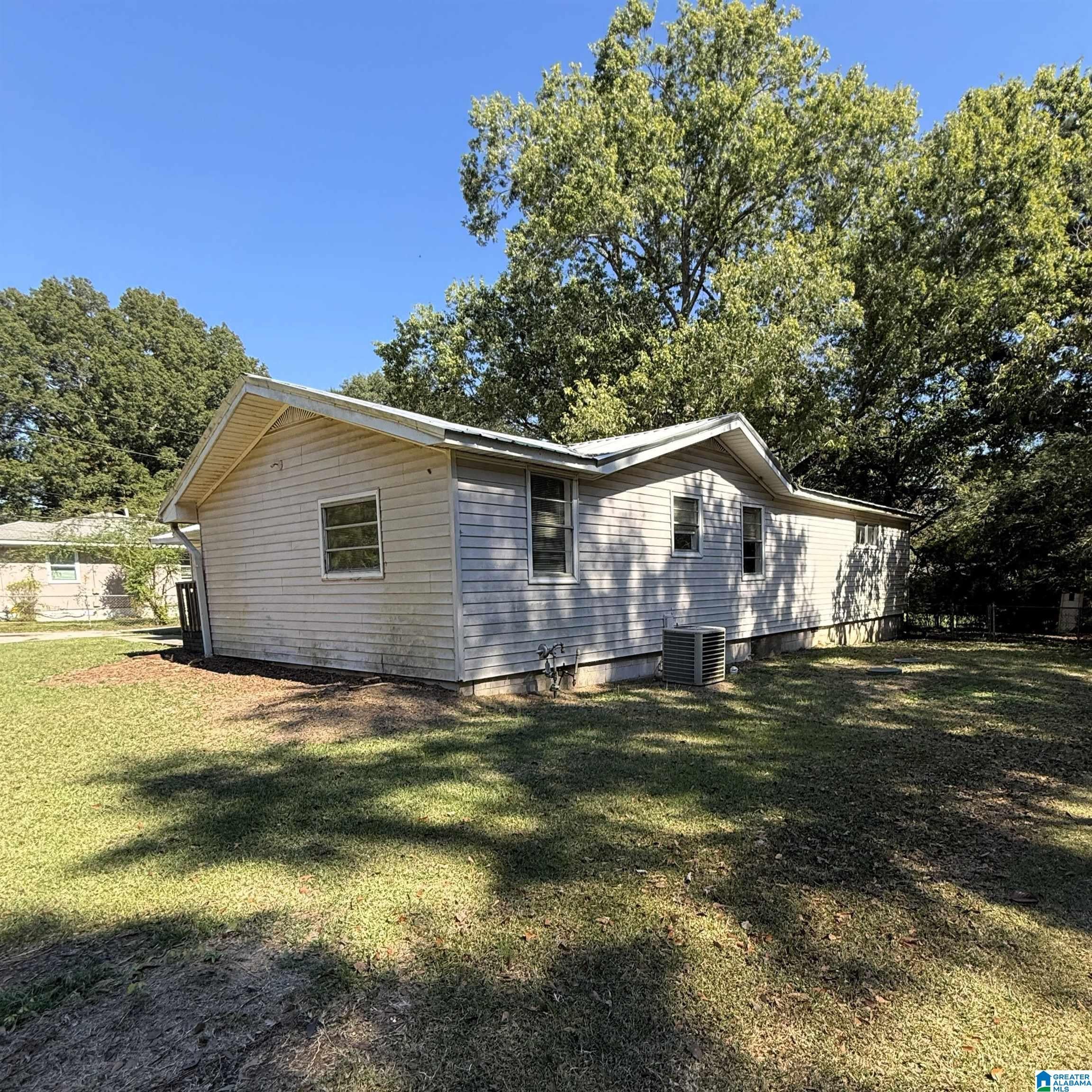 3220 POPLAR LANE