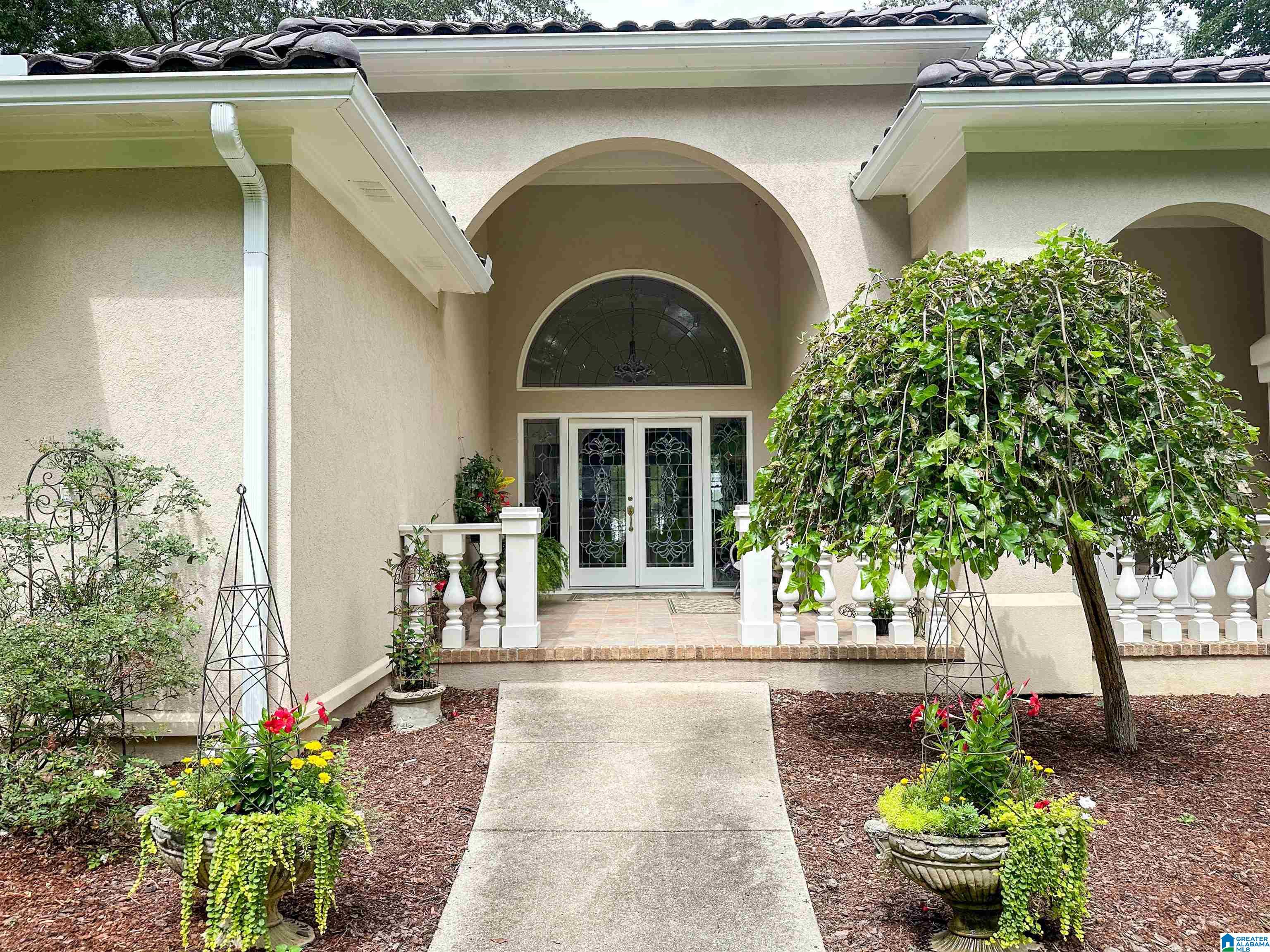 1015 RIVER OAKS DRIVE