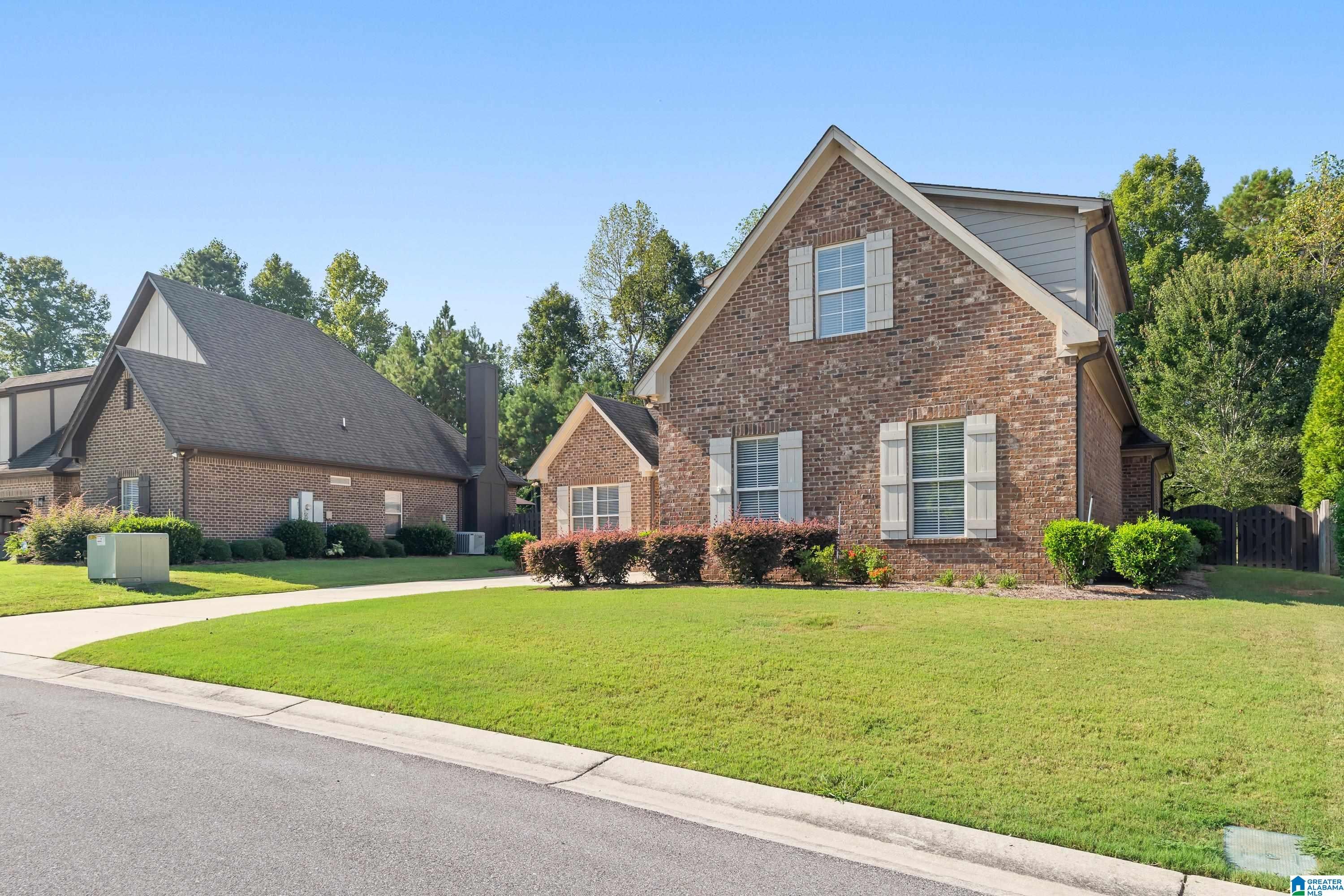 305 DUNROBIN CIRCLE
