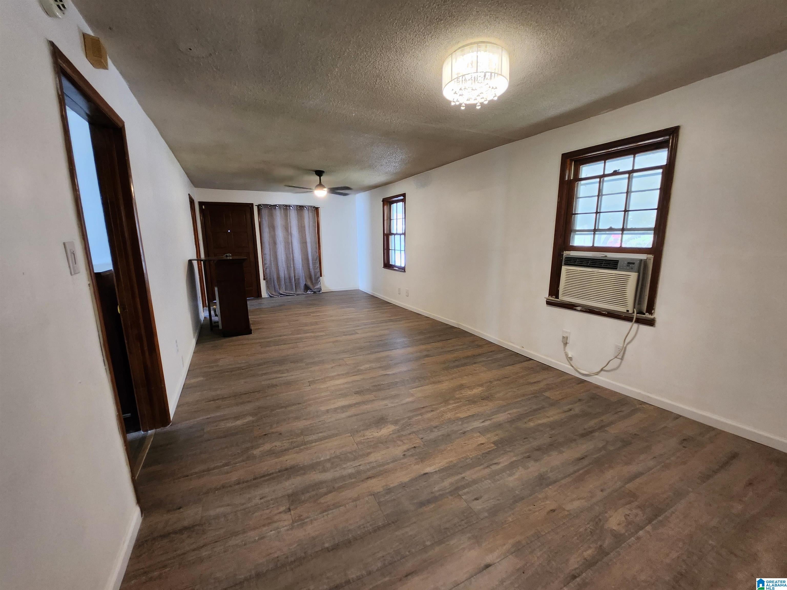 2725 PARKLAWN AVENUE SW - Photo 4