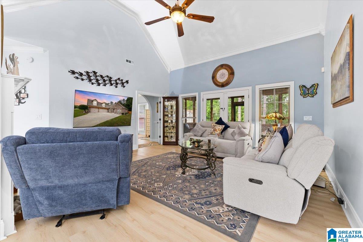 40 LAKESIDE DRIVE