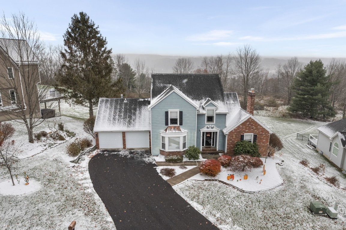 21 King Point Circle N