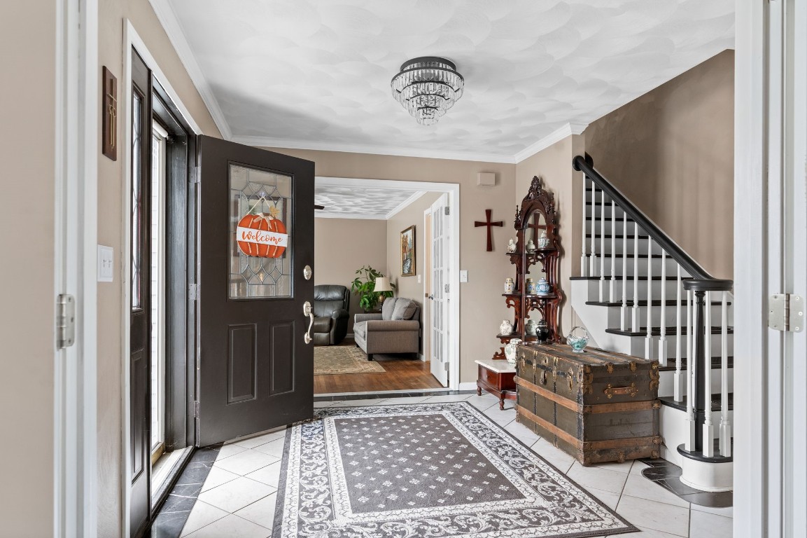 21 King Point Circle N