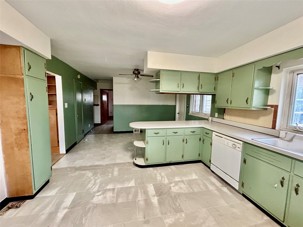 838 Milan Avenue, Endicott, New York image 17