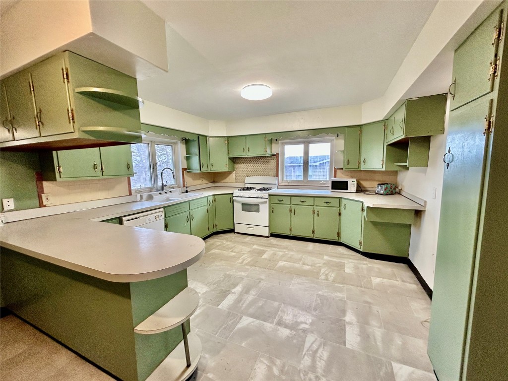838 Milan Avenue, Endicott, New York image 16