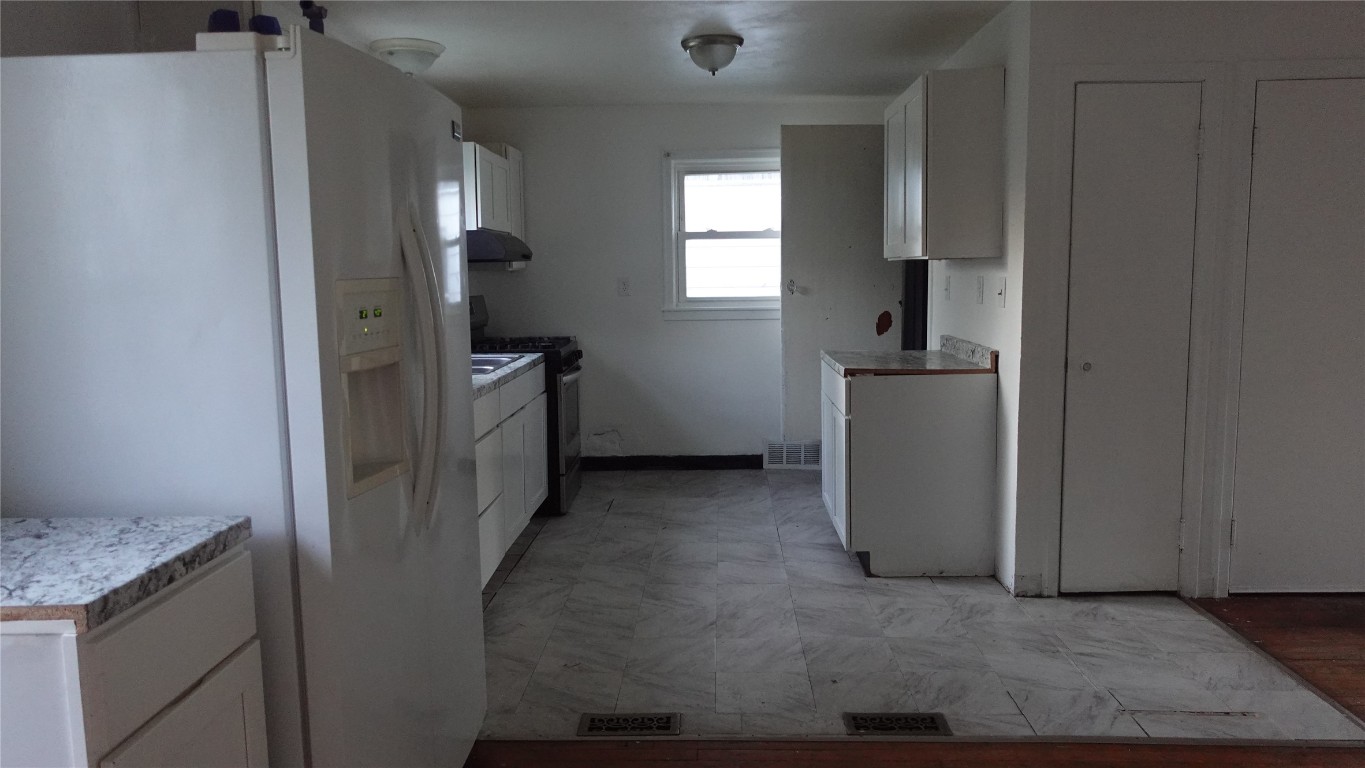 218 Saint Charles Street, Johnson City, New York image 6