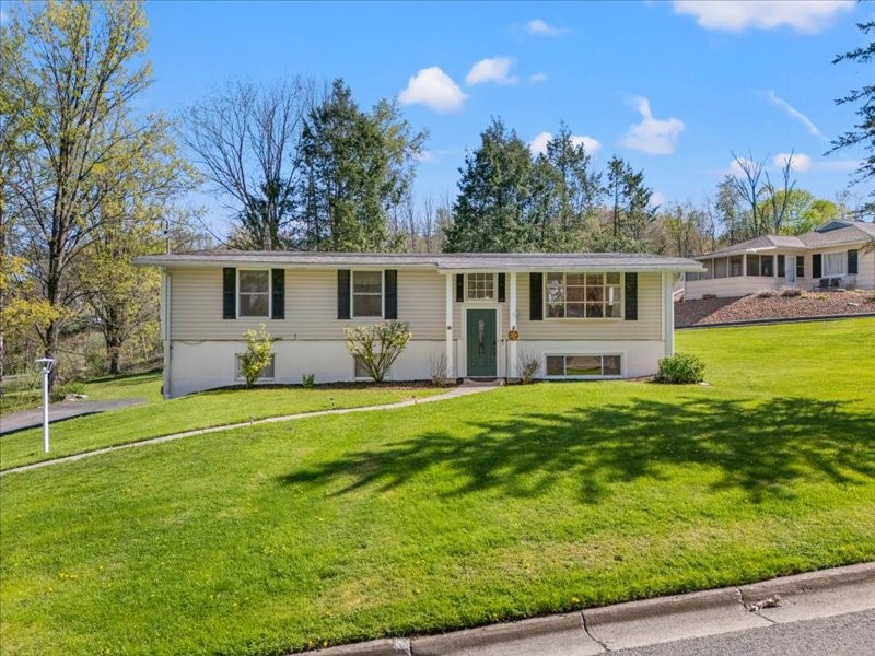 26 Winding Lane, Vestal, New York image 1