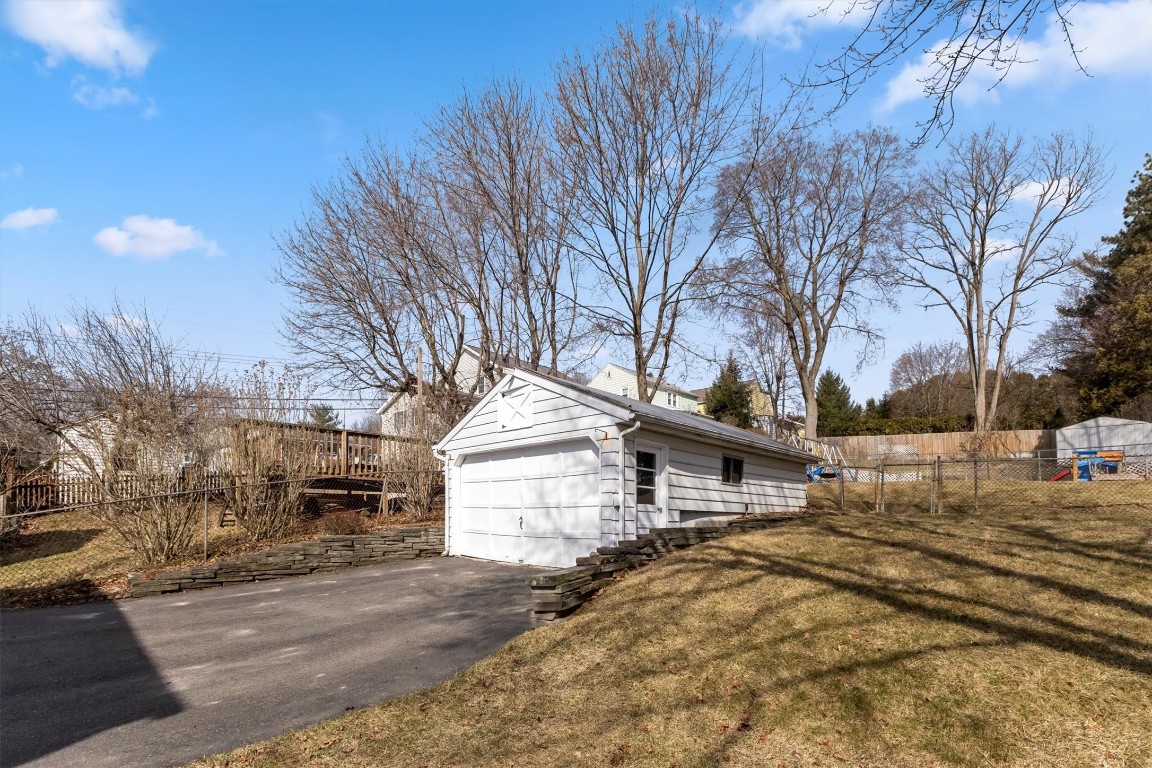 2605 Robins Street, Endicott, New York image 24