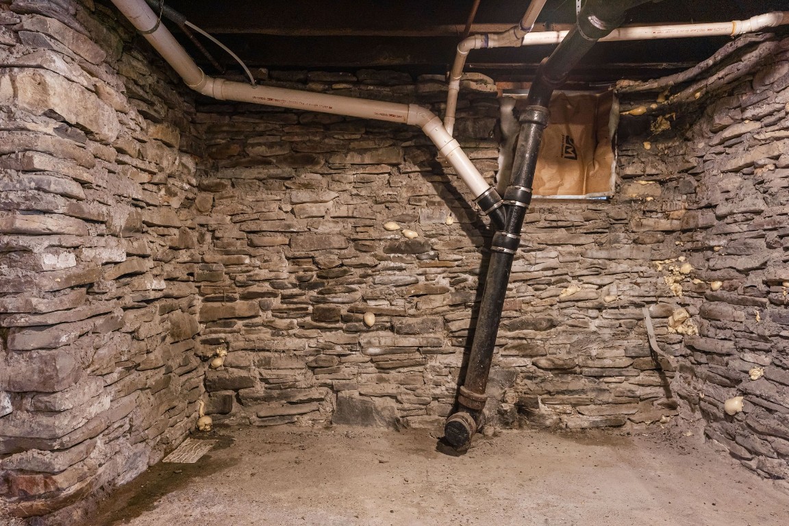 208 Castle Road, Binghamton, New York image 35