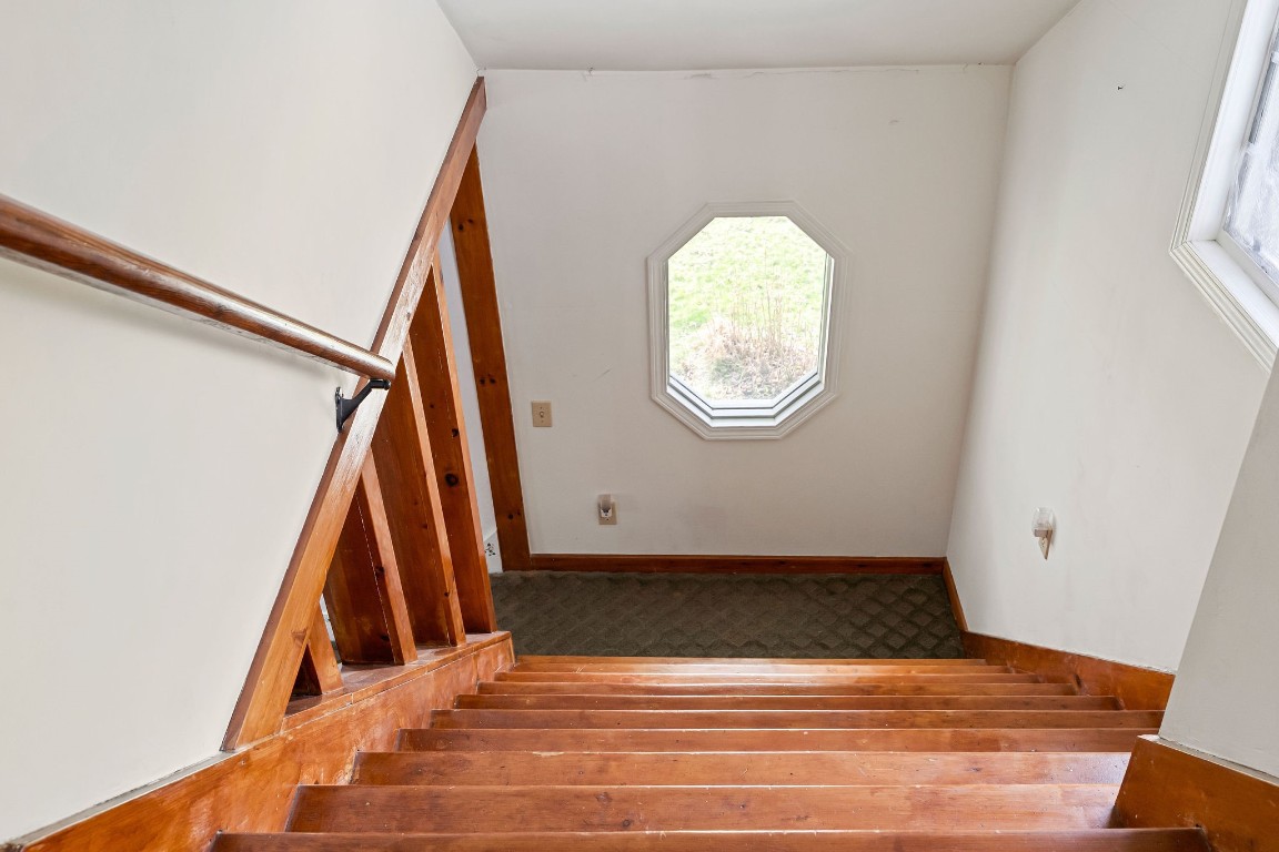 208 Castle Road, Binghamton, New York image 22