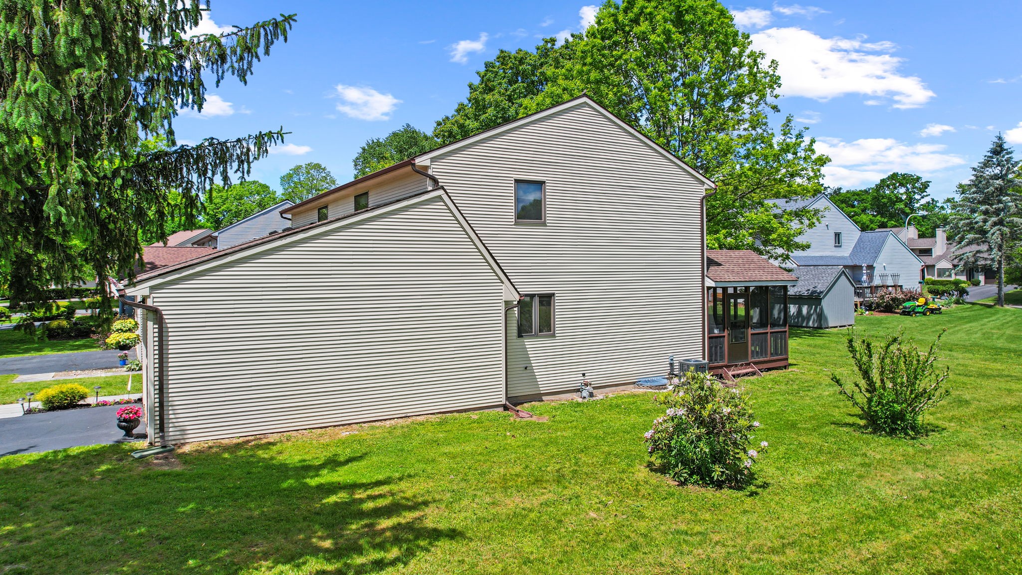 265 Vivian Lane