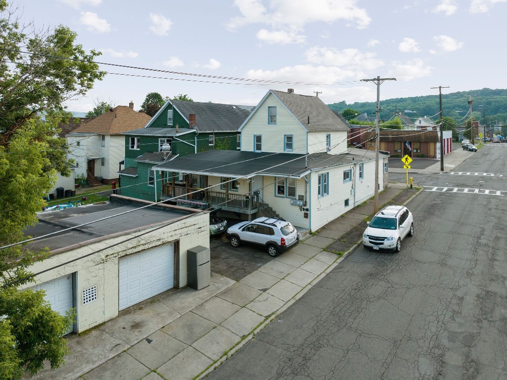 128 Squires Avenue