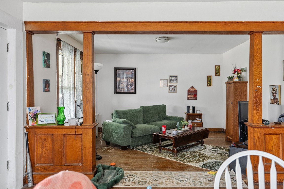 128 Squires Avenue
