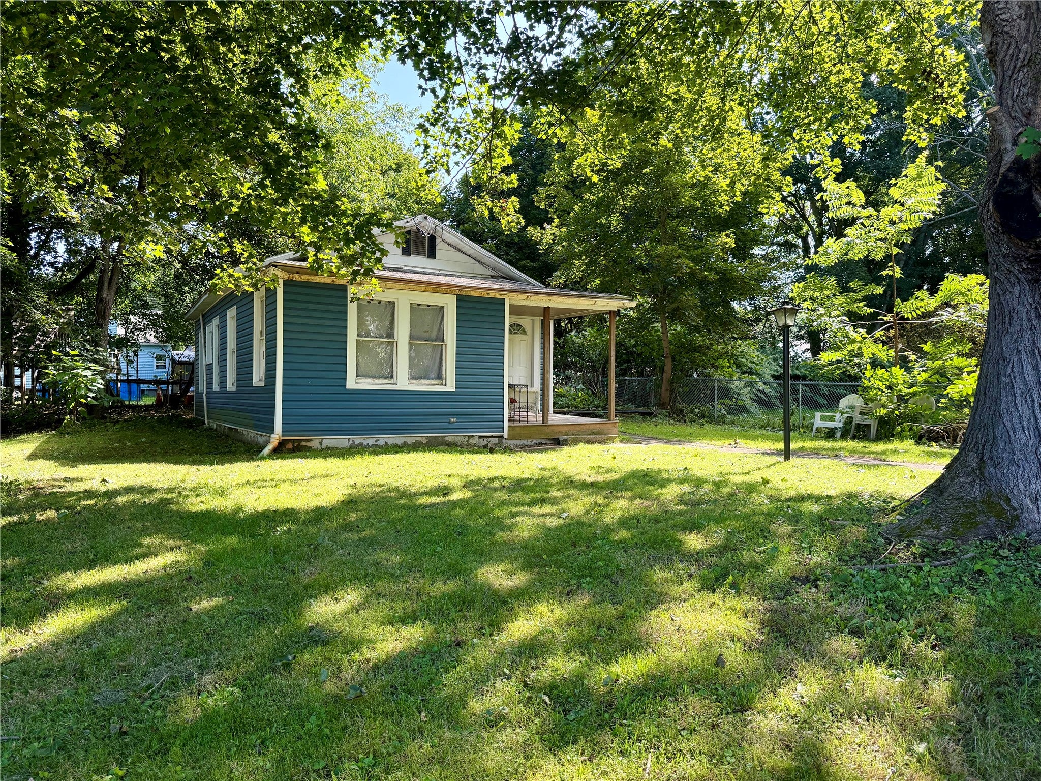 321 Marion Street - Photo 2