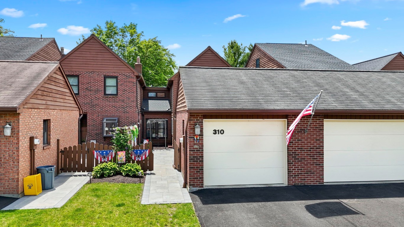 310 Patio Drive, Endwell, New York image 1